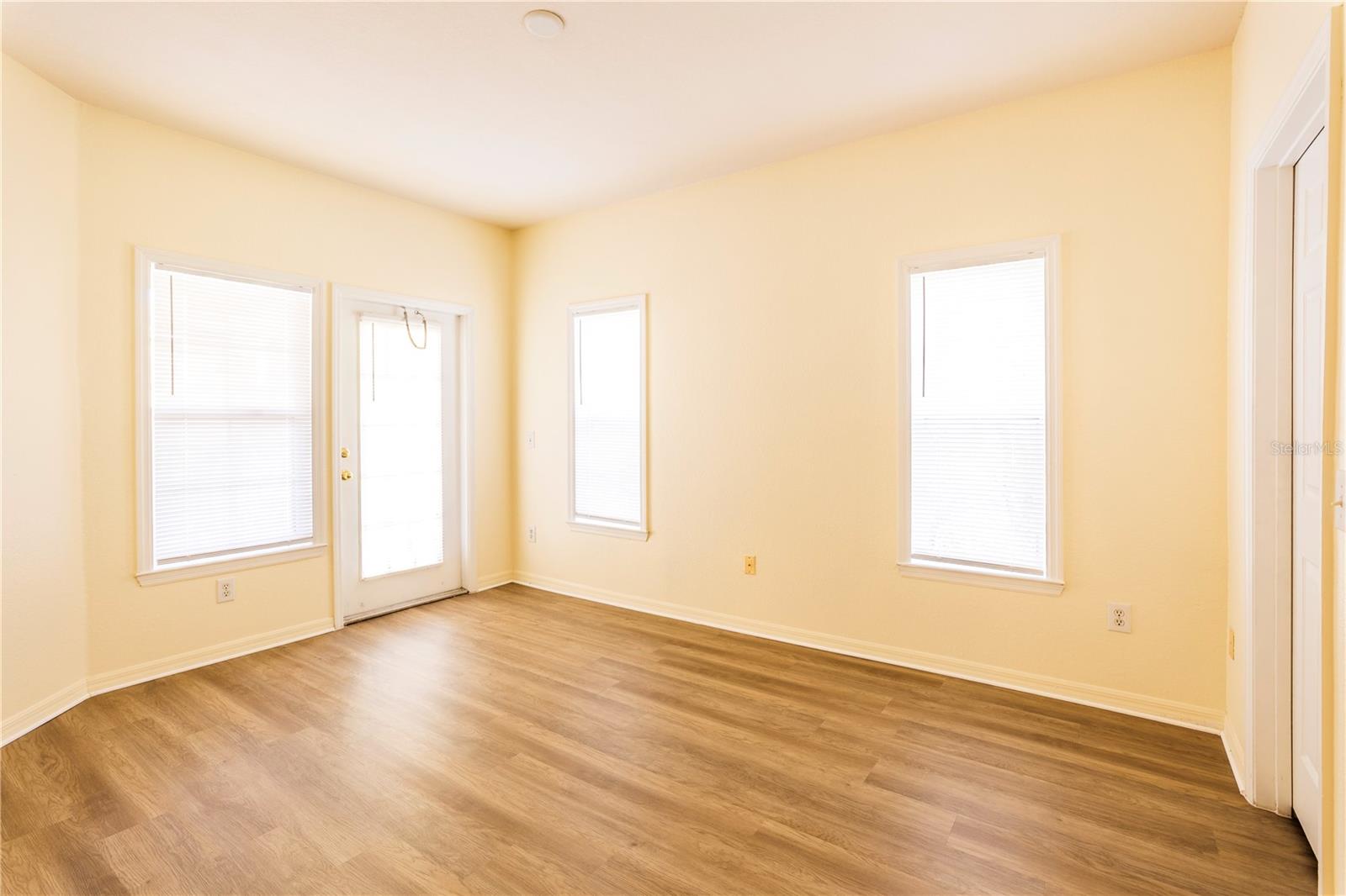 Image 16 of 34 For 3593 Conroy Road 422