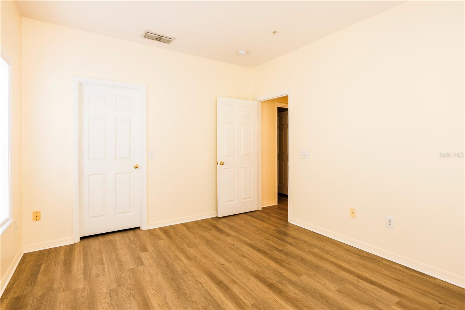 Image 17 of 34 For 3593 Conroy Road 422