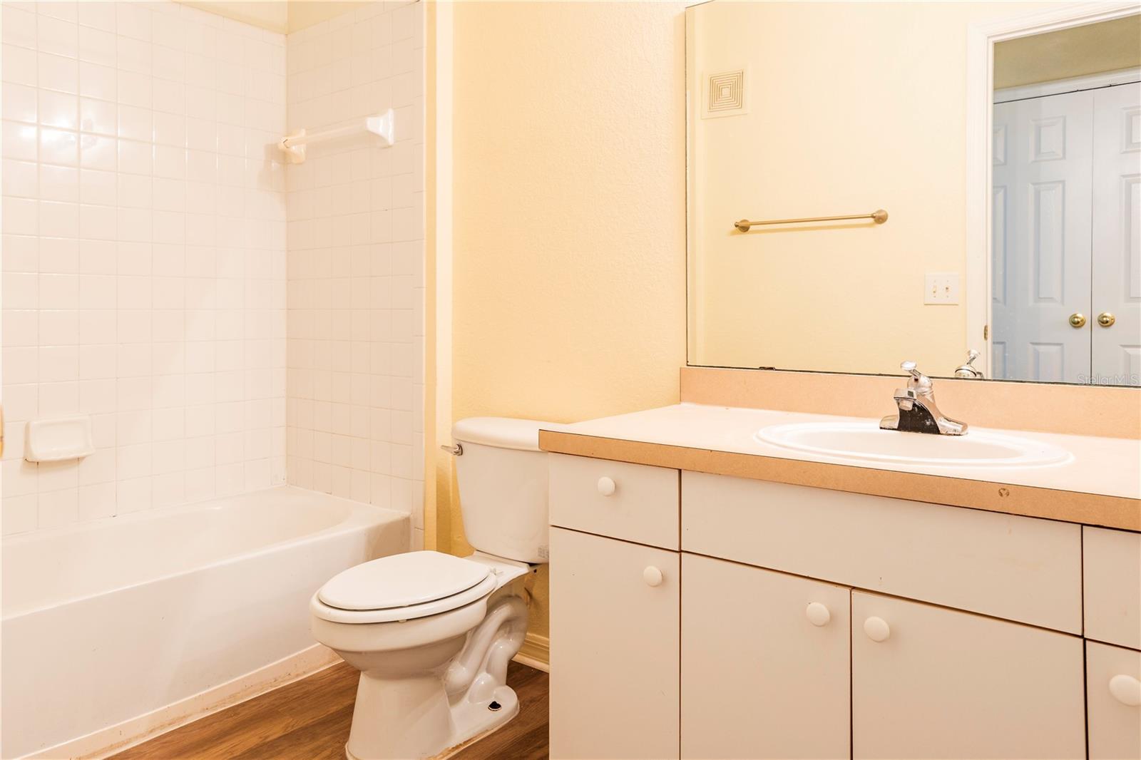 Image 18 of 34 For 3593 Conroy Road 422