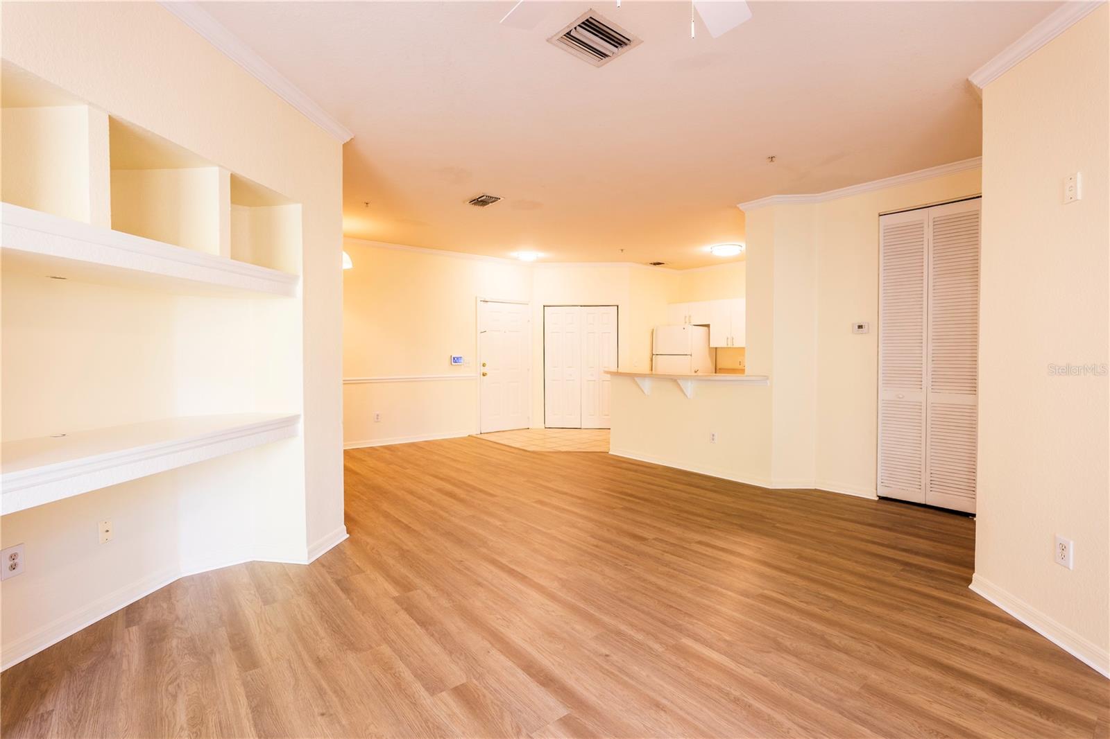 Image 6 of 34 For 3593 Conroy Road 422