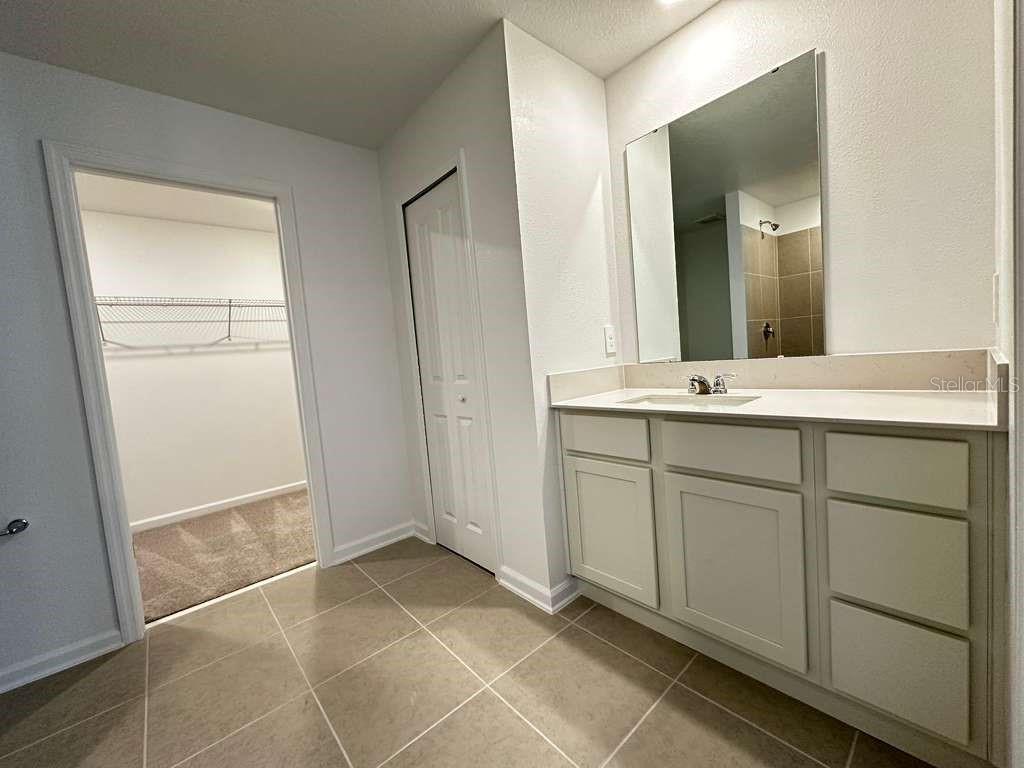 Listing photo id 11 for 5431 Meadow Walk Drive