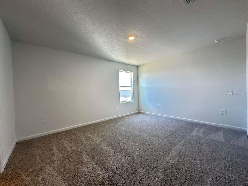 Listing photo id 13 for 5431 Meadow Walk Drive