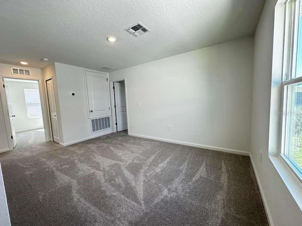 Listing photo id 15 for 5431 Meadow Walk Drive