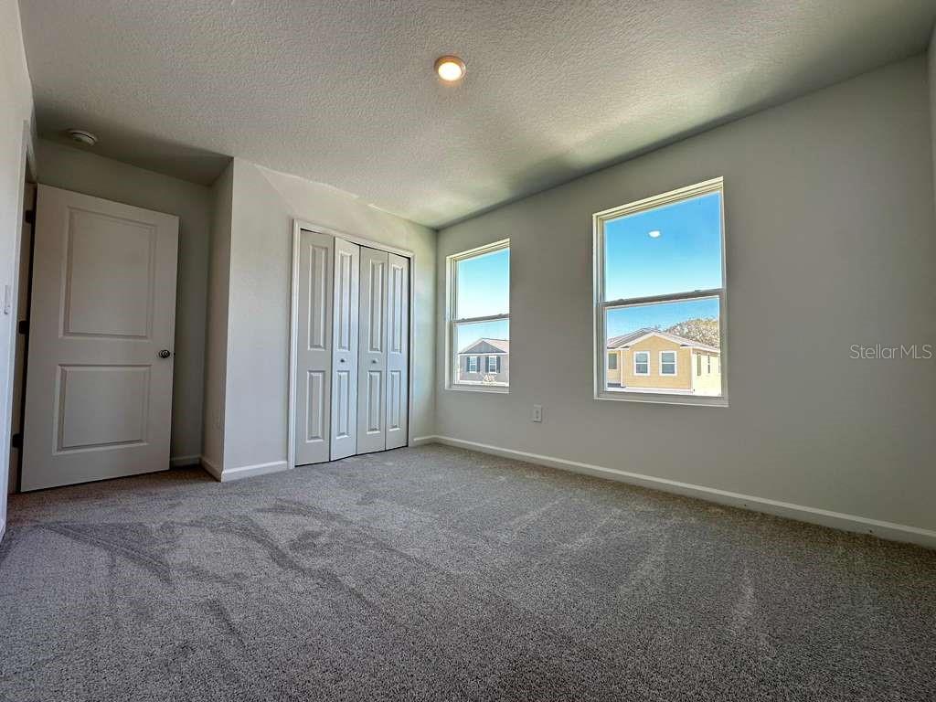 Listing photo id 17 for 5431 Meadow Walk Drive