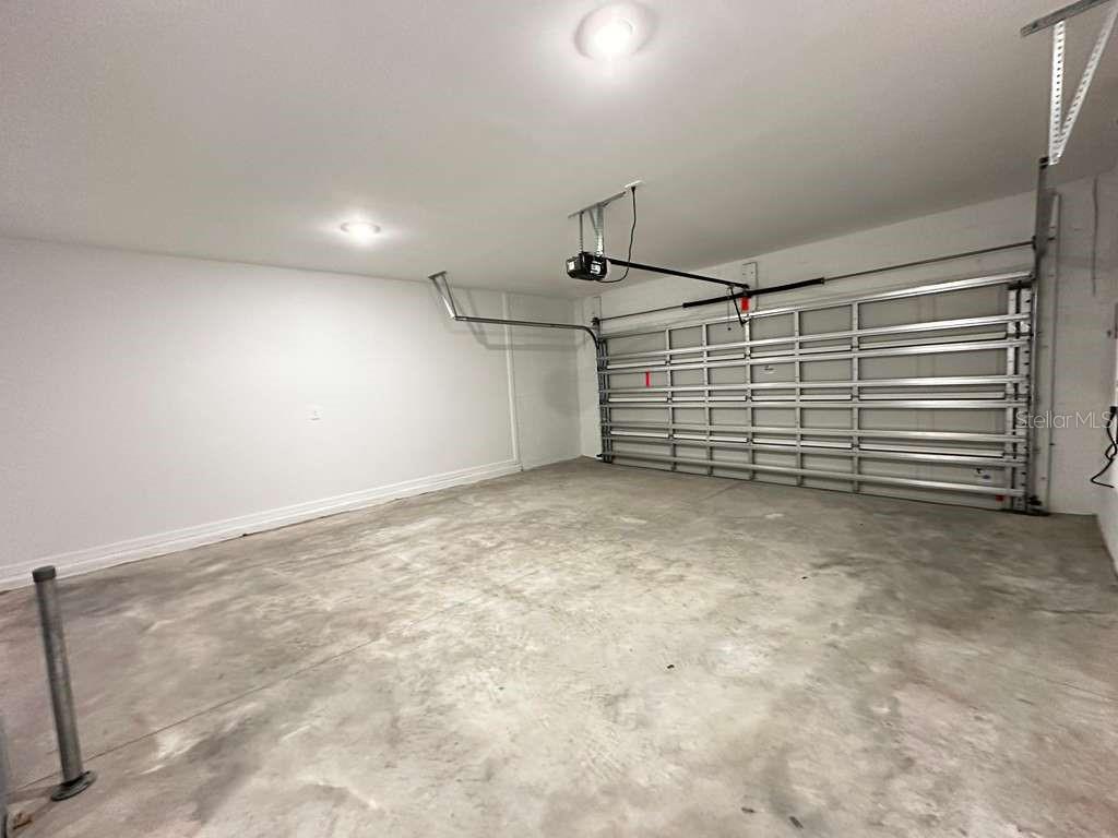 Listing photo id 18 for 5431 Meadow Walk Drive