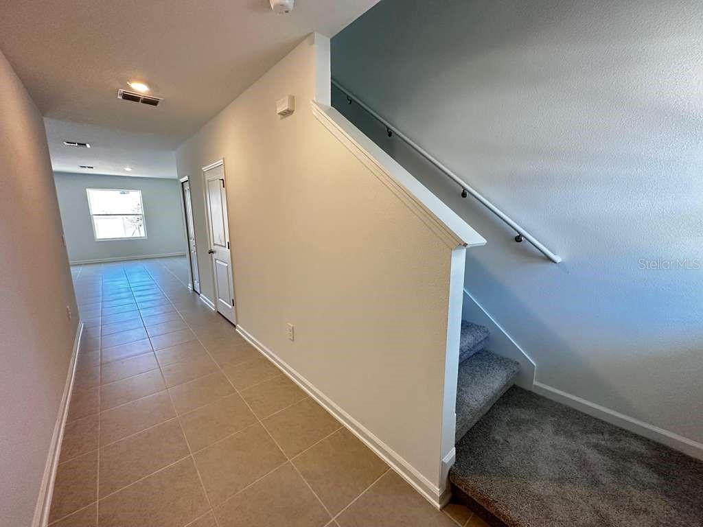 Listing photo id 4 for 5431 Meadow Walk Drive