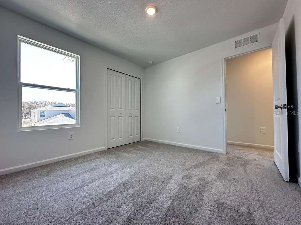 Listing photo id 5 for 5431 Meadow Walk Drive