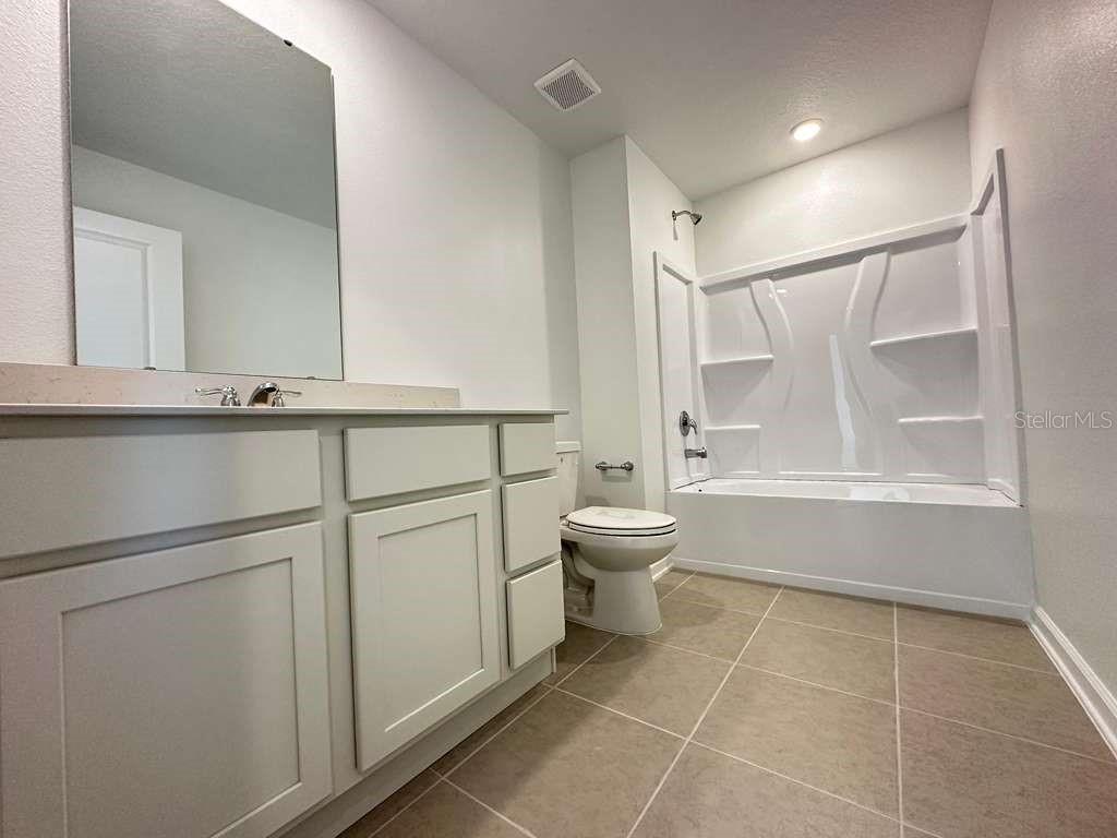 Listing photo id 7 for 5431 Meadow Walk Drive