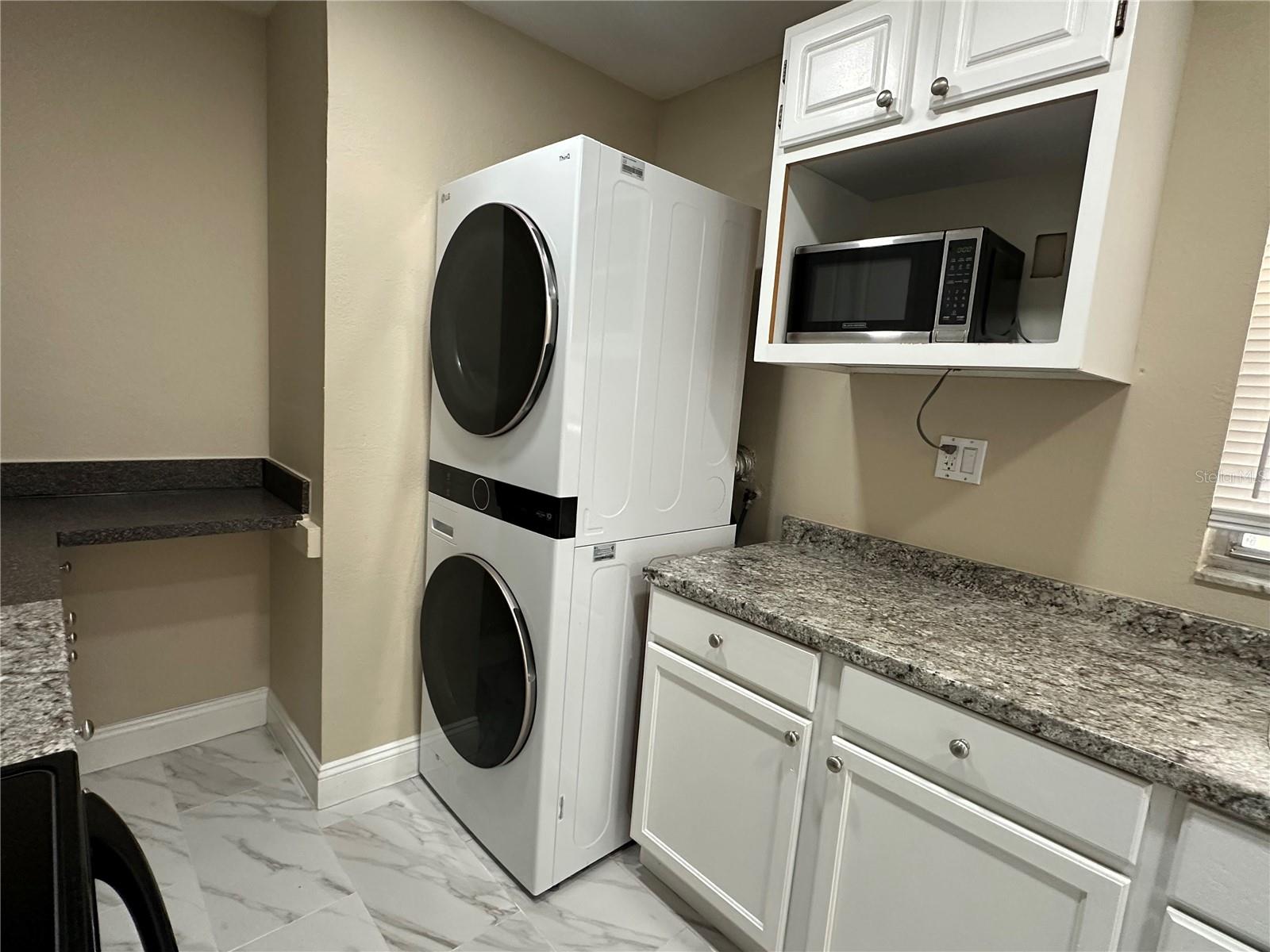 Image 11 of 26 For 27 Country Cove Way