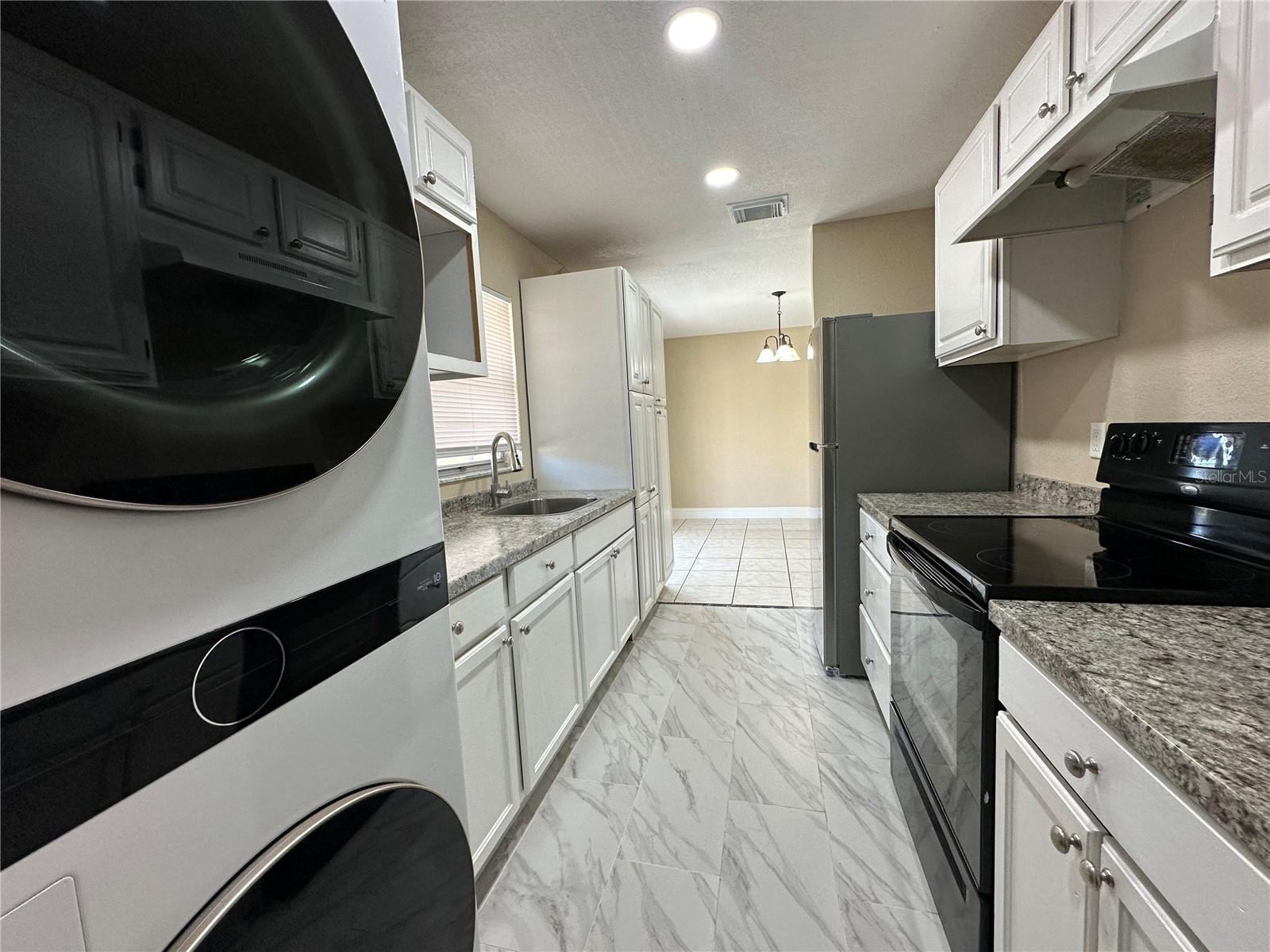 Image 12 of 26 For 27 Country Cove Way