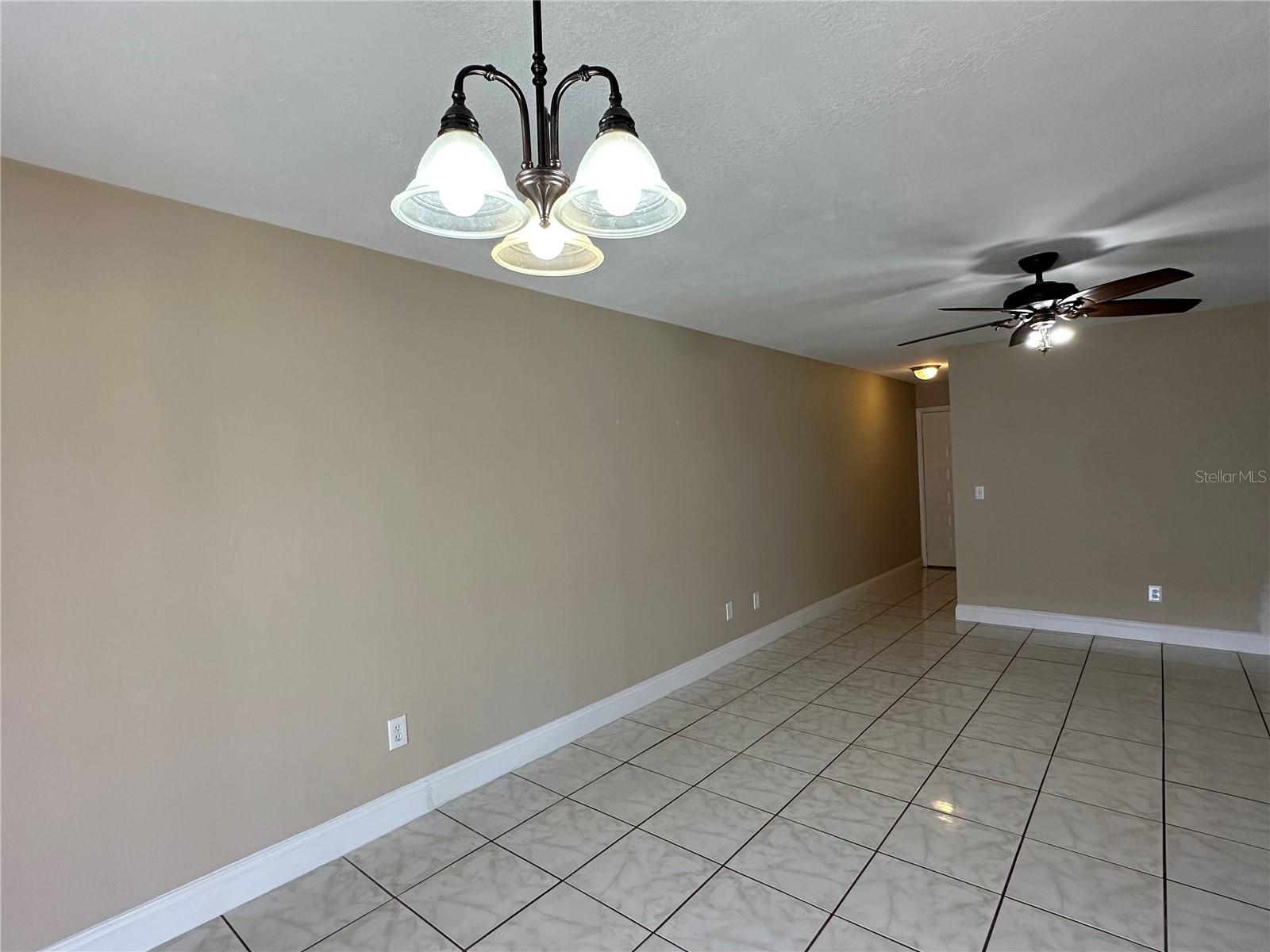 Image 6 of 26 For 27 Country Cove Way