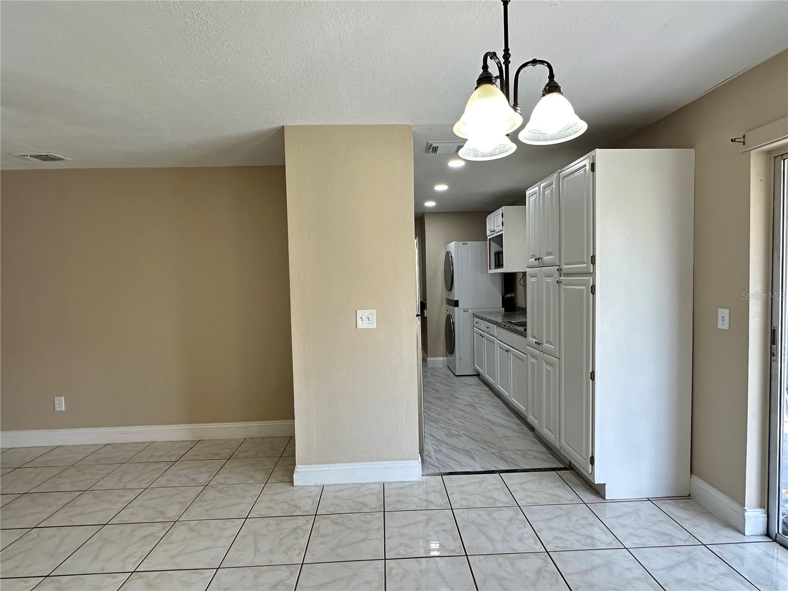 Image 7 of 26 For 27 Country Cove Way