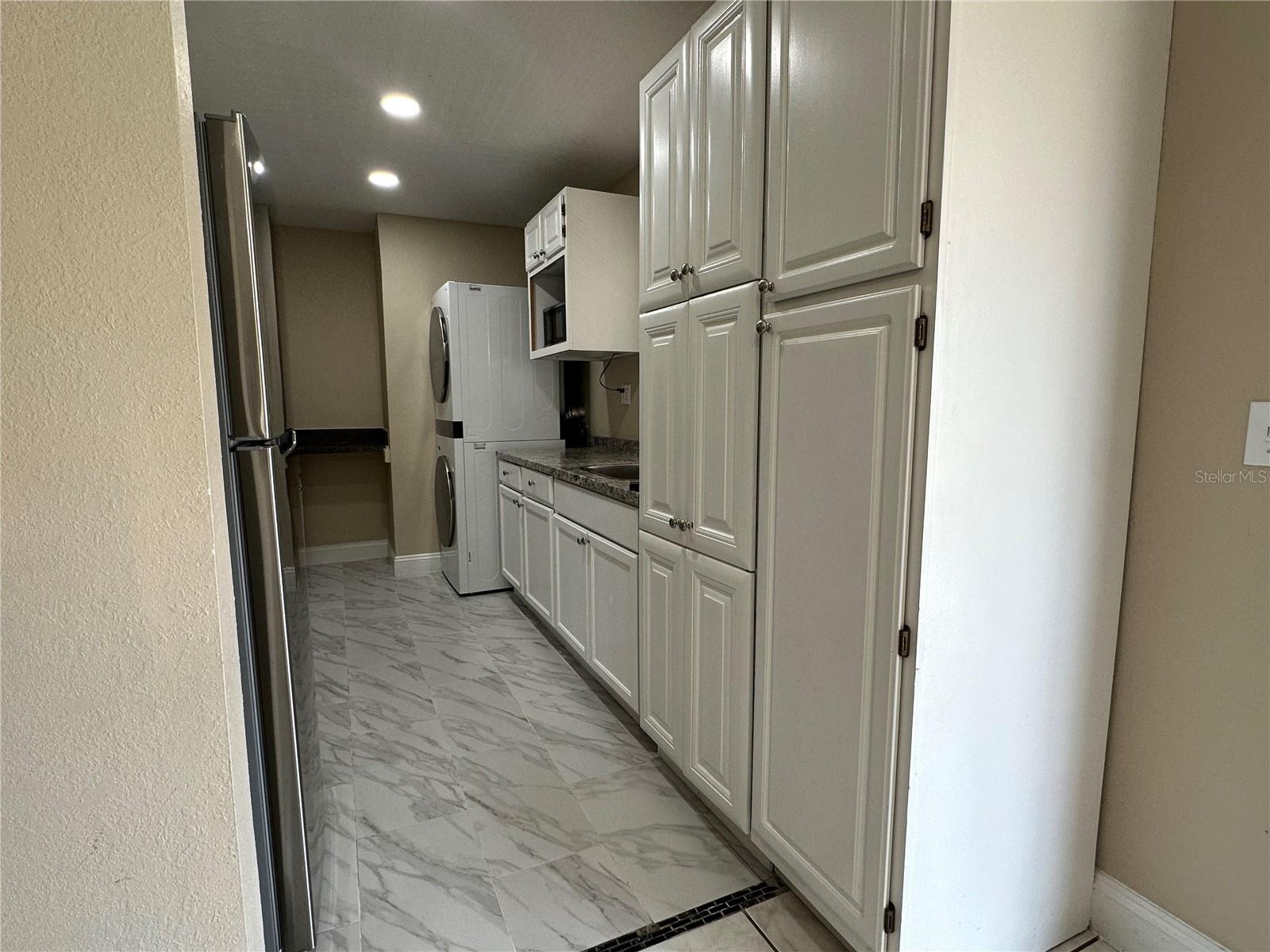 Image 9 of 26 For 27 Country Cove Way