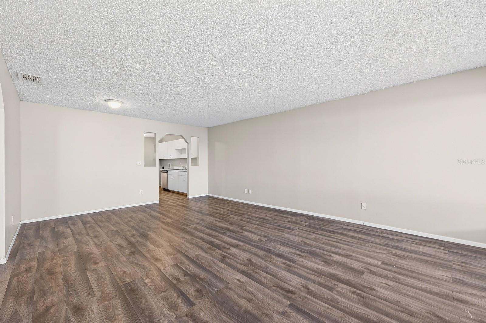 Image 5 of 42 For 350 Winter Ridge Boulevard