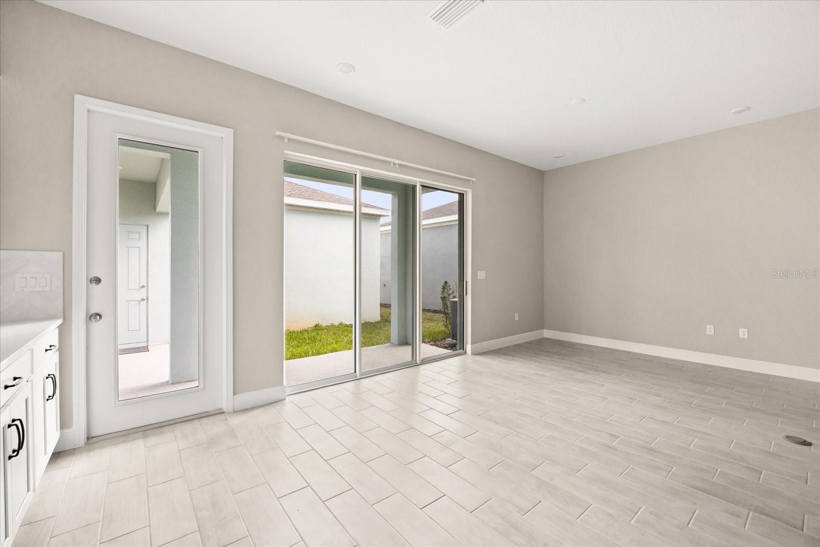 Image 14 of 37 For 16848 Hamlin Vista Alley