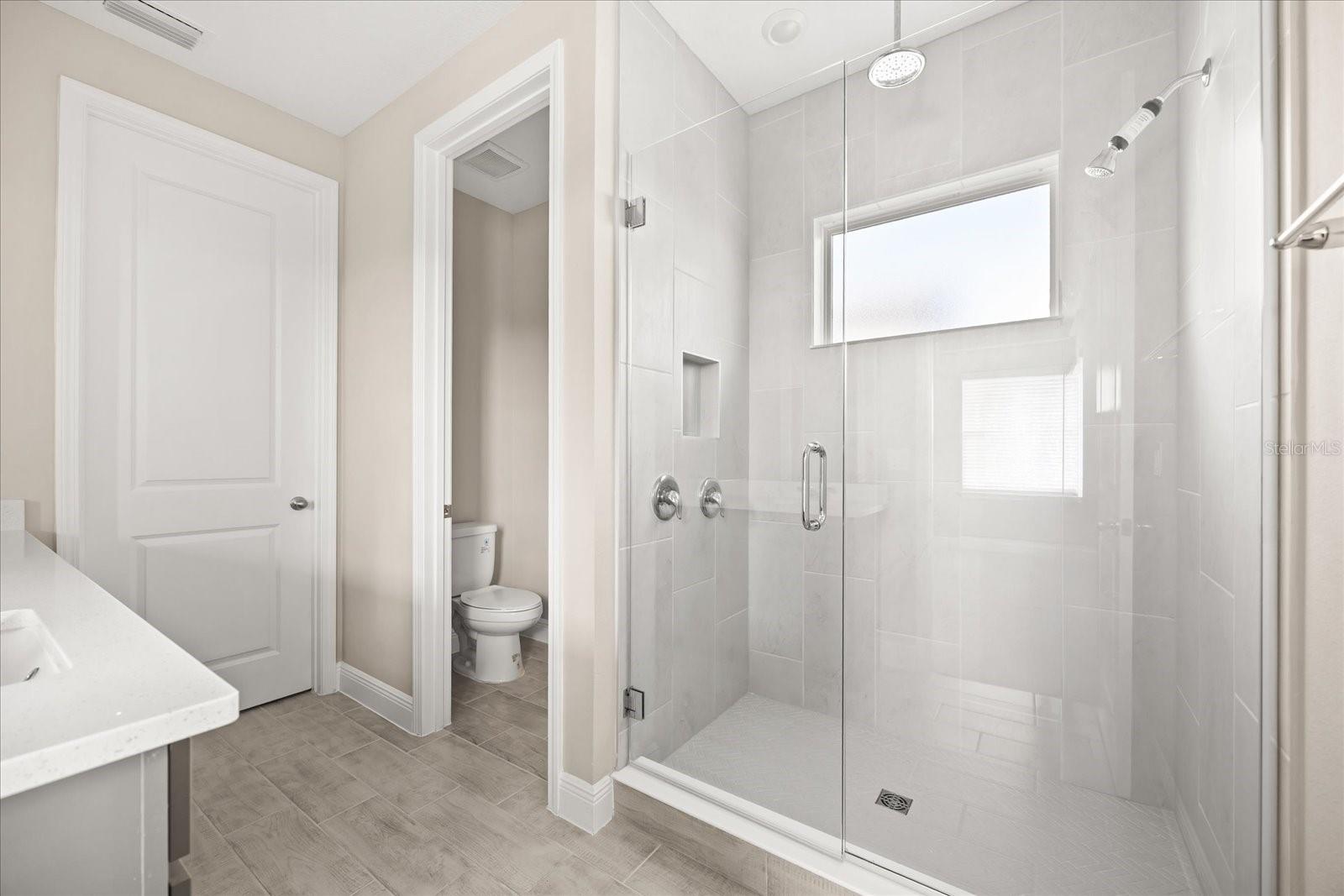 Image 18 of 37 For 16848 Hamlin Vista Alley