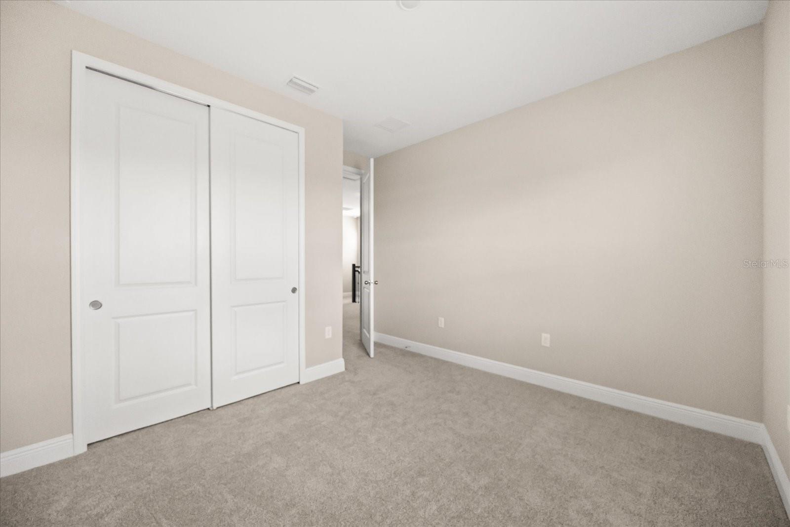 Image 21 of 37 For 16848 Hamlin Vista Alley