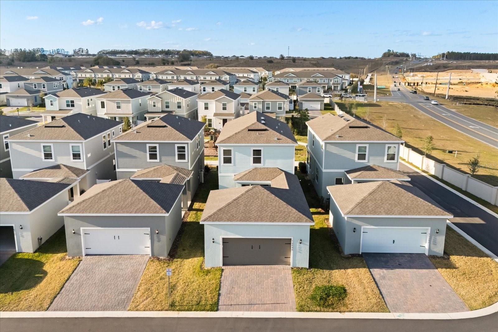 Image 27 of 37 For 16848 Hamlin Vista Alley