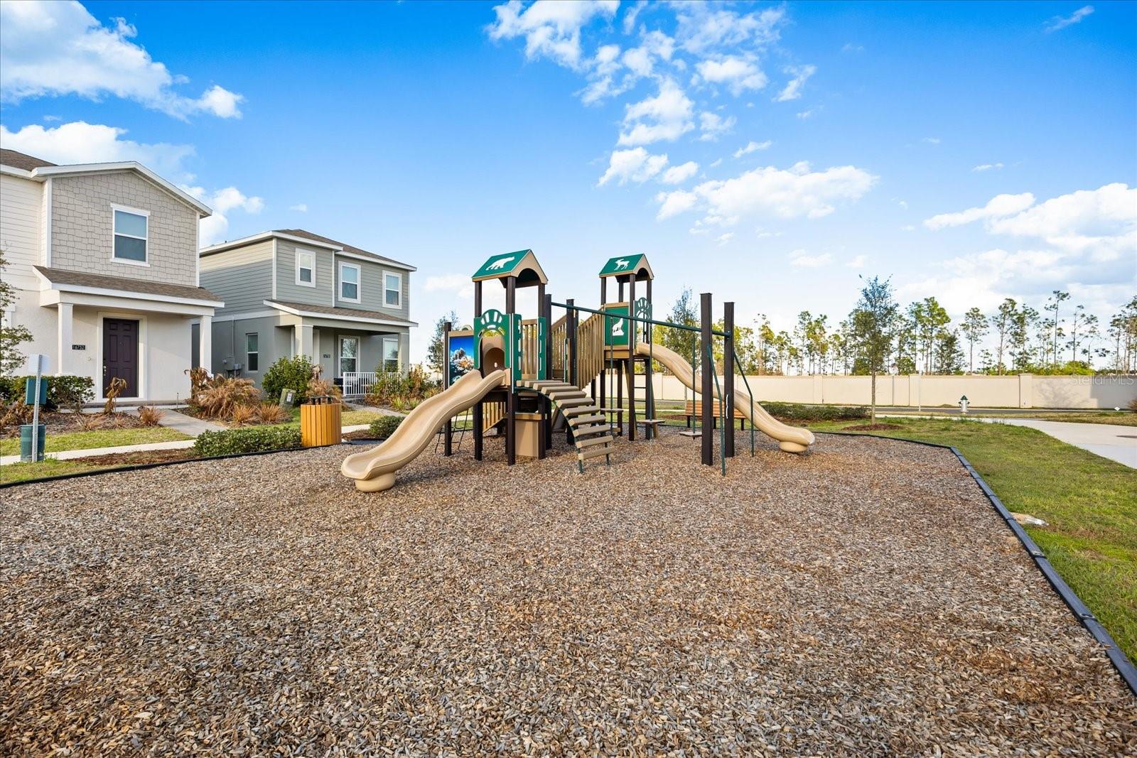 Image 28 of 37 For 16848 Hamlin Vista Alley