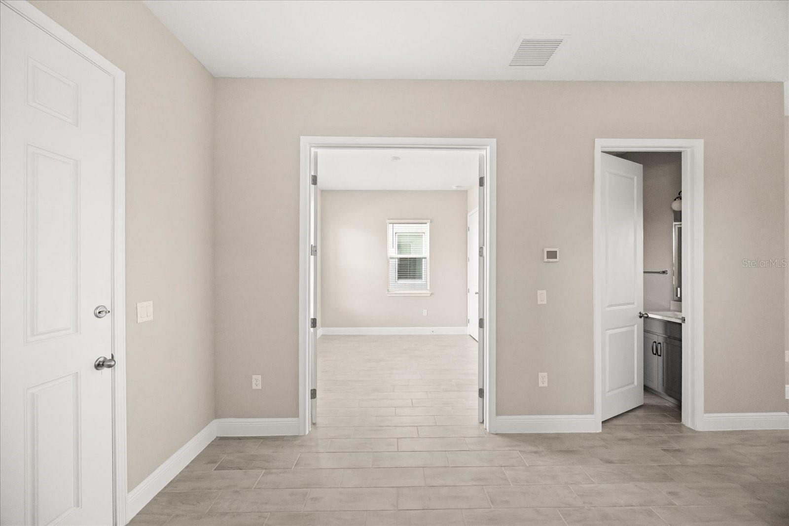 Image 4 of 37 For 16848 Hamlin Vista Alley