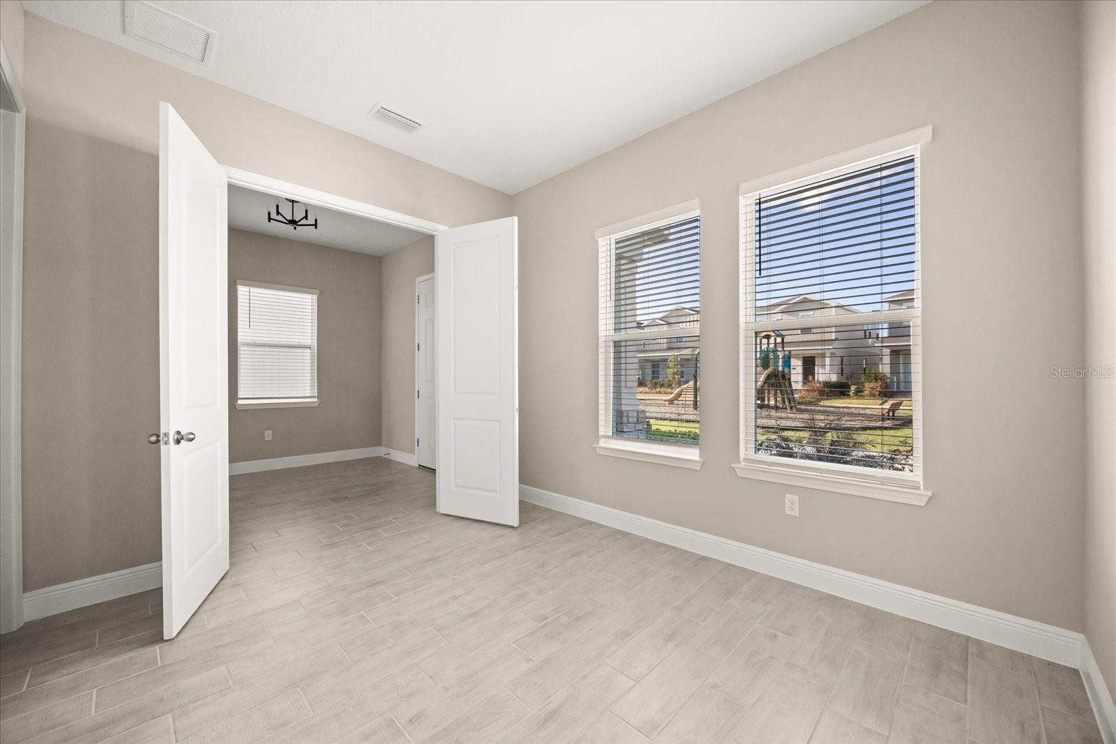 Image 5 of 37 For 16848 Hamlin Vista Alley