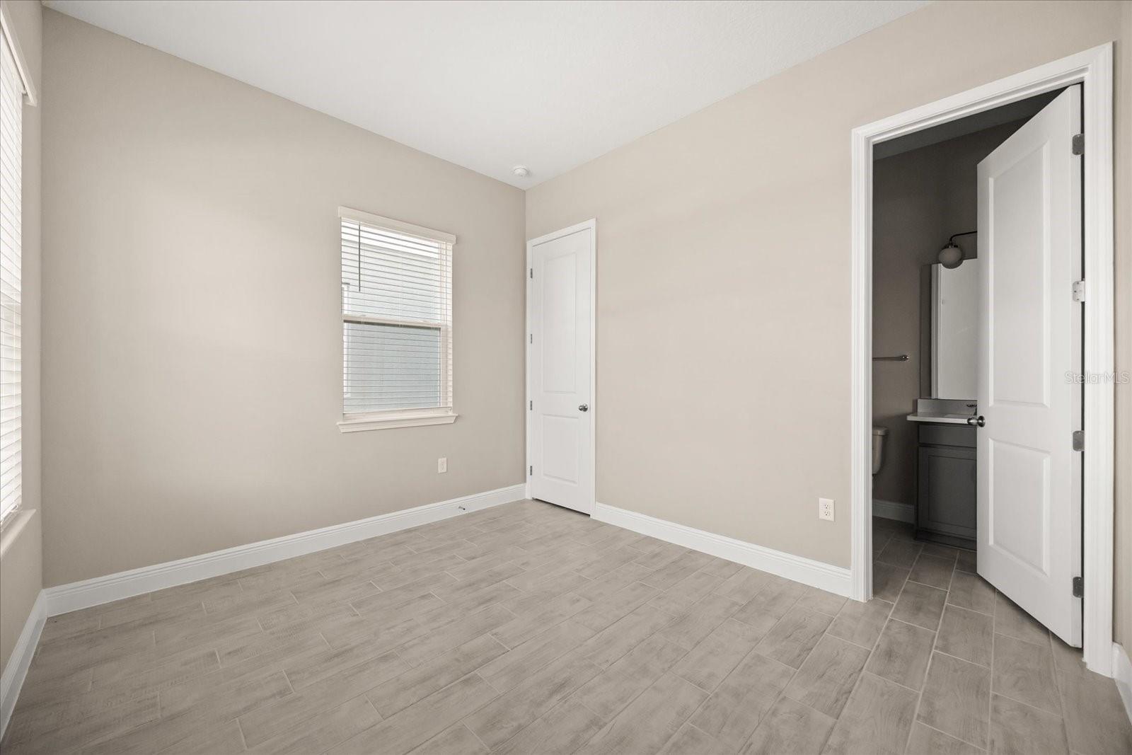 Image 6 of 37 For 16848 Hamlin Vista Alley