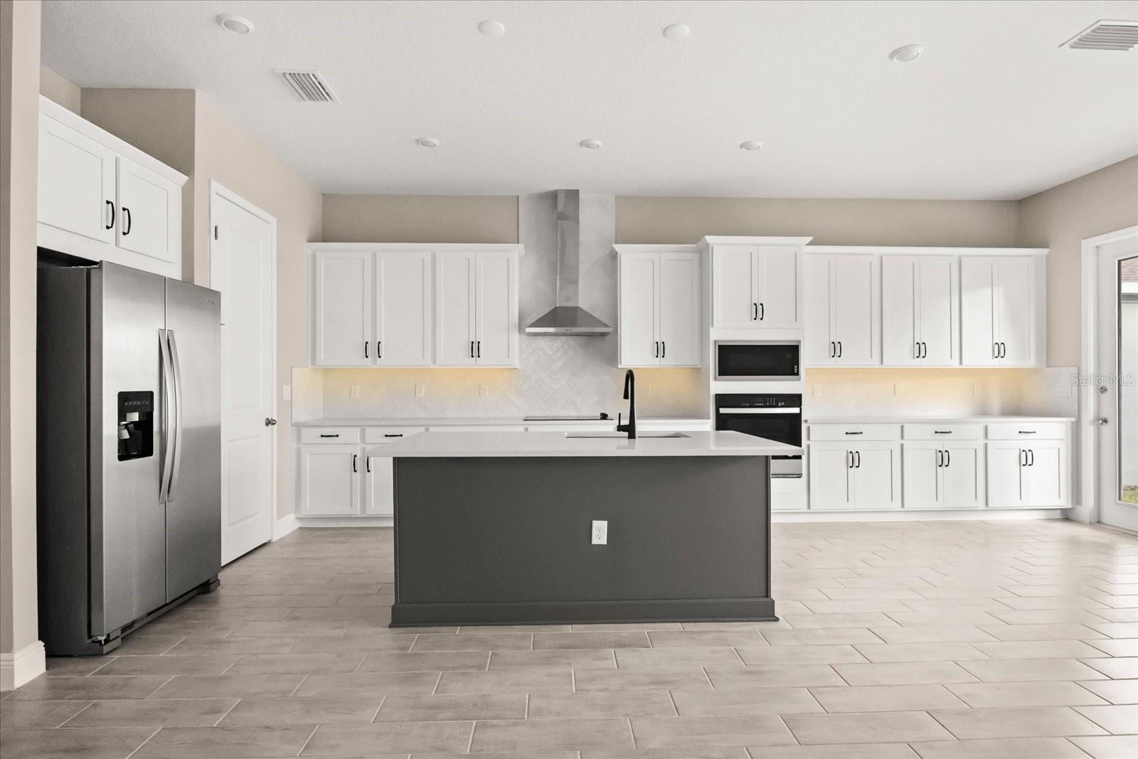 Image 8 of 37 For 16848 Hamlin Vista Alley