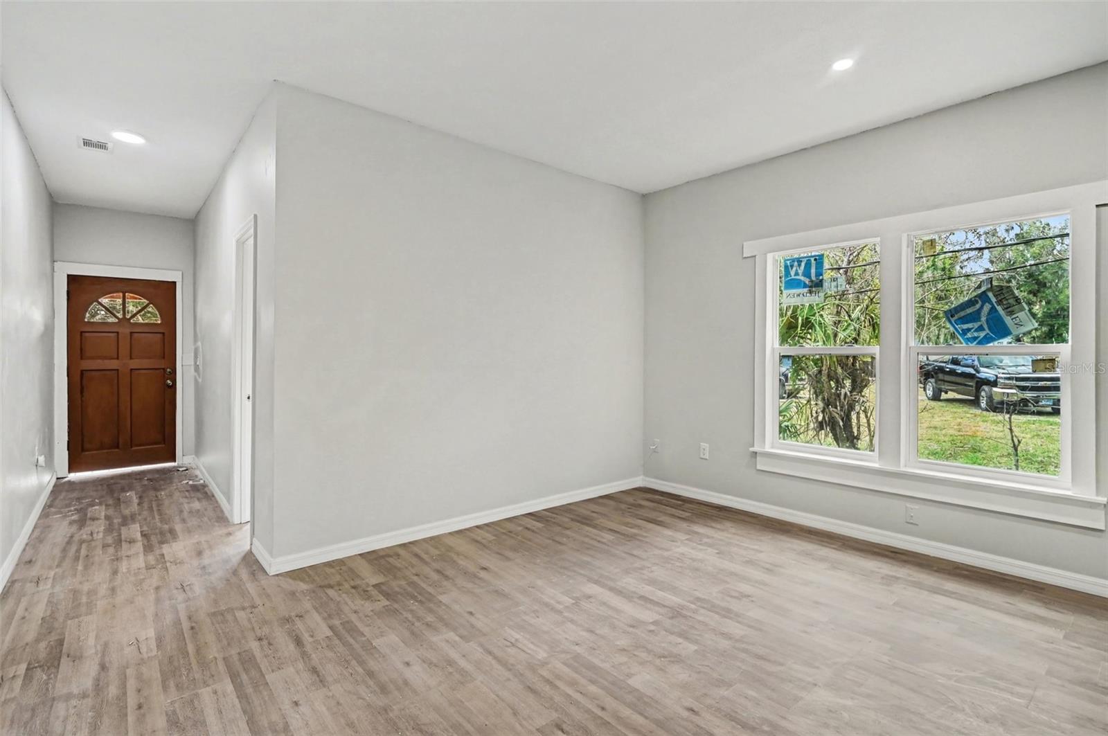 Image 4 of 15 For 727 Wood Street