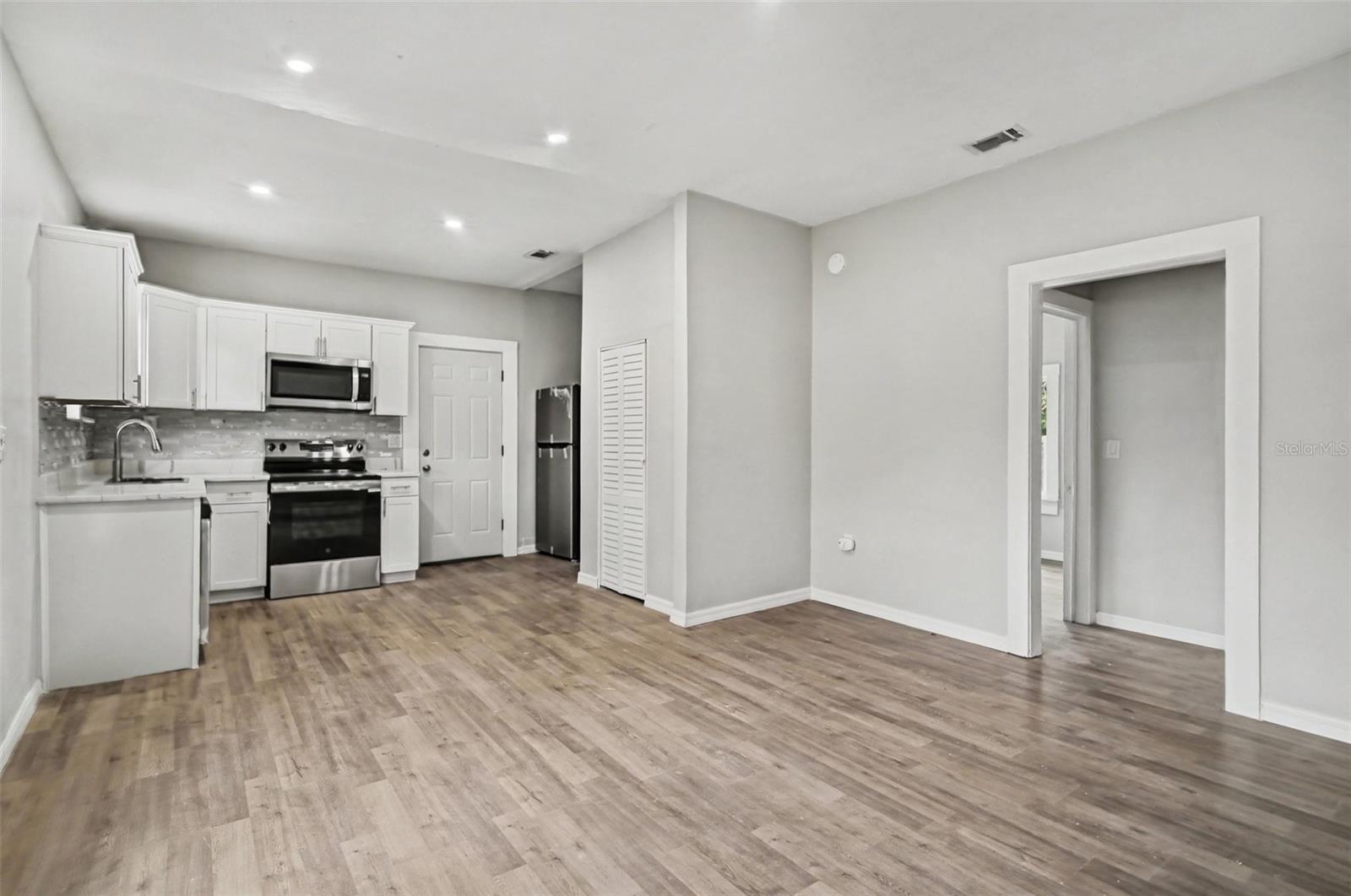 Image 5 of 15 For 727 Wood Street