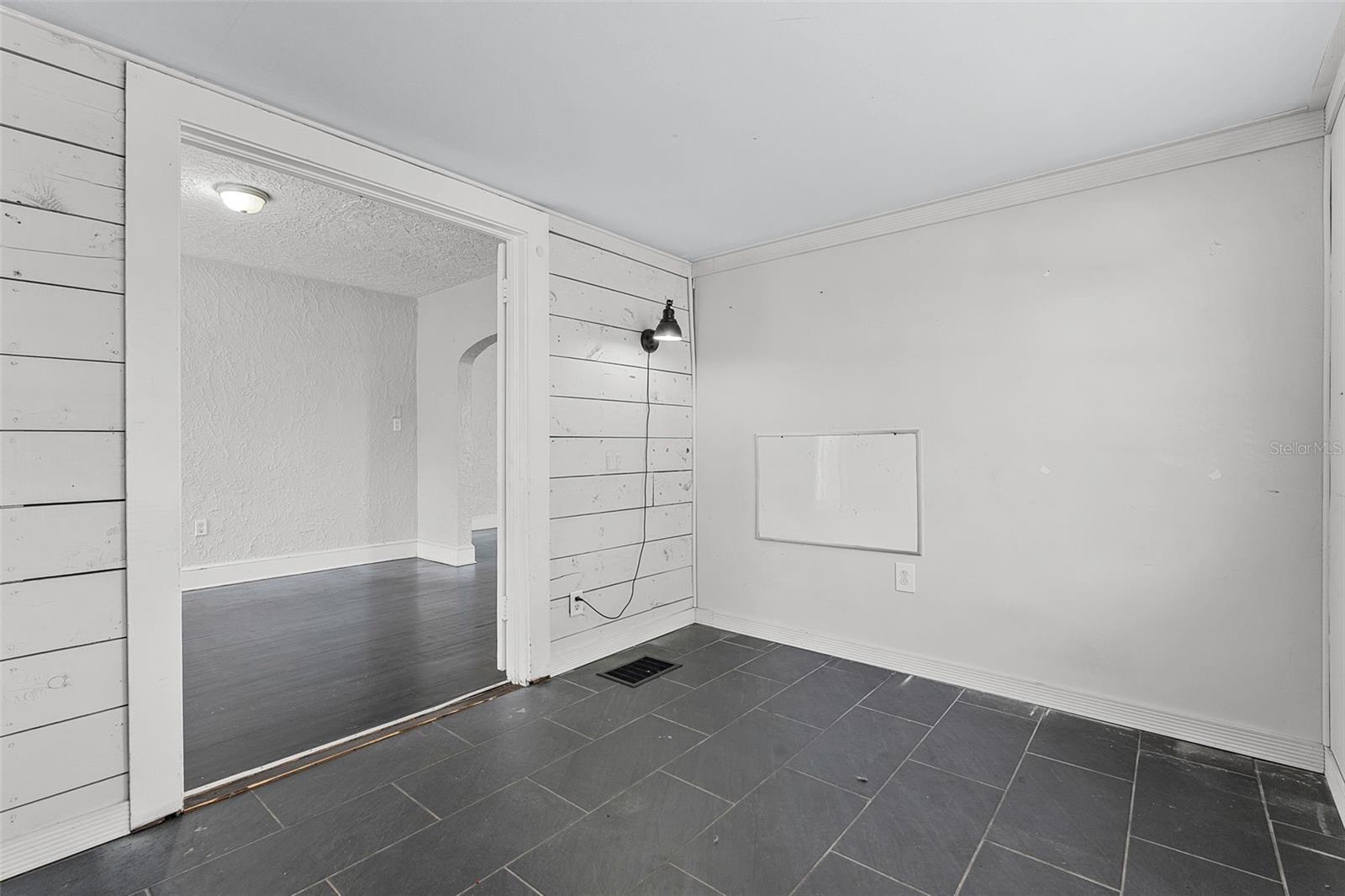 Image 17 of 43 For 25 Pinecrest Avenue