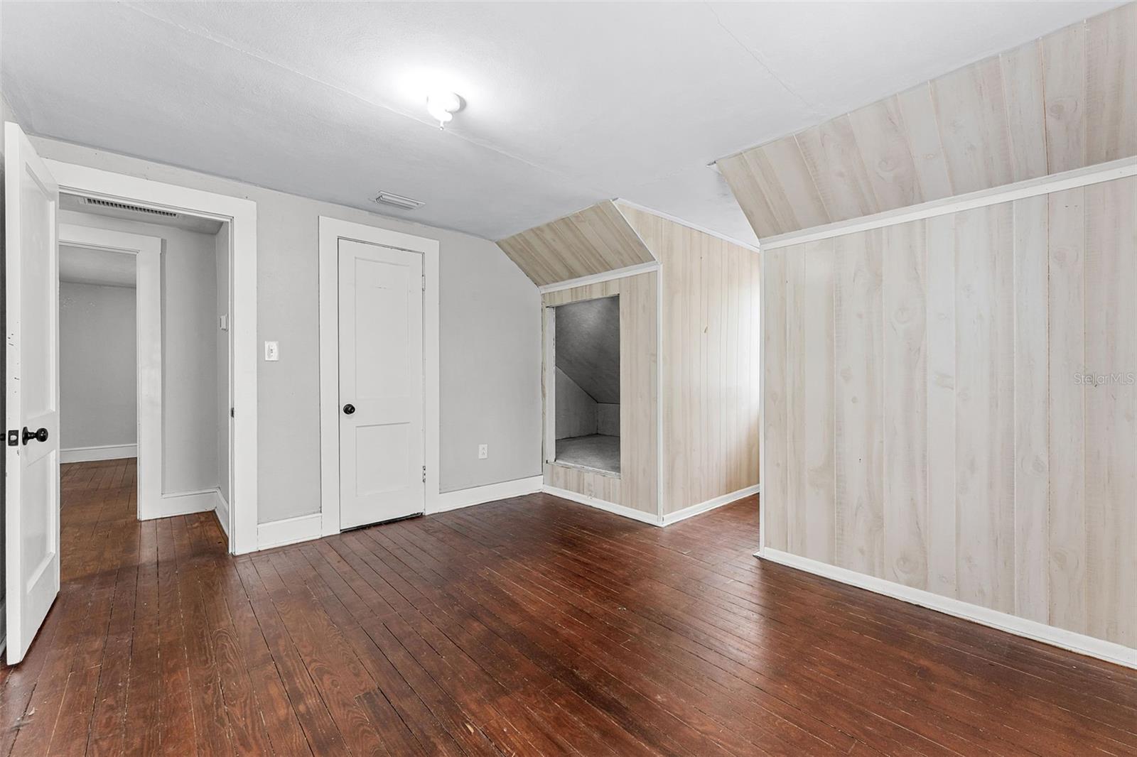 Image 23 of 43 For 25 Pinecrest Avenue