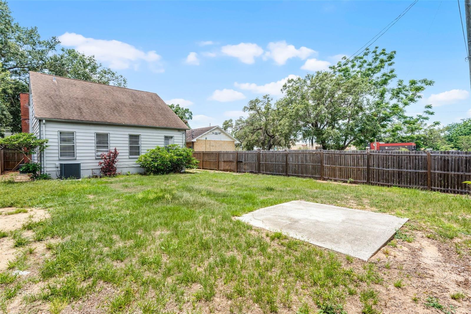 Image 40 of 43 For 25 Pinecrest Avenue