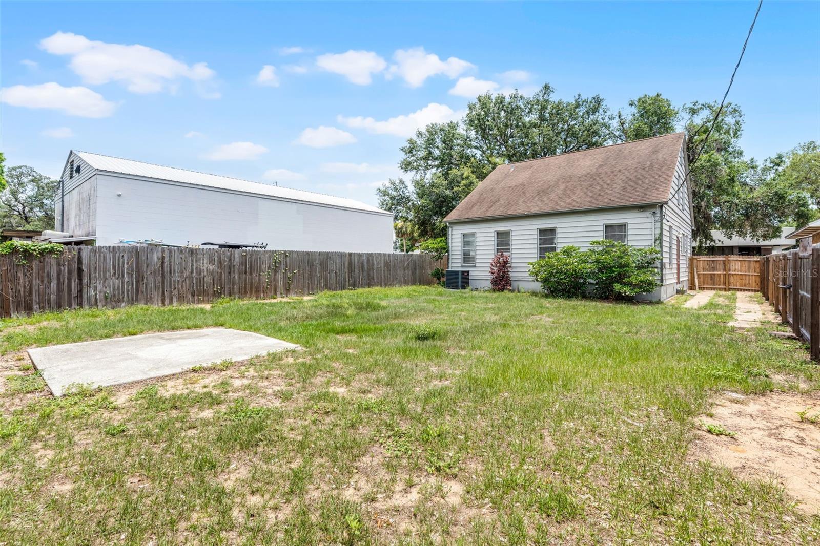 Image 41 of 43 For 25 Pinecrest Avenue