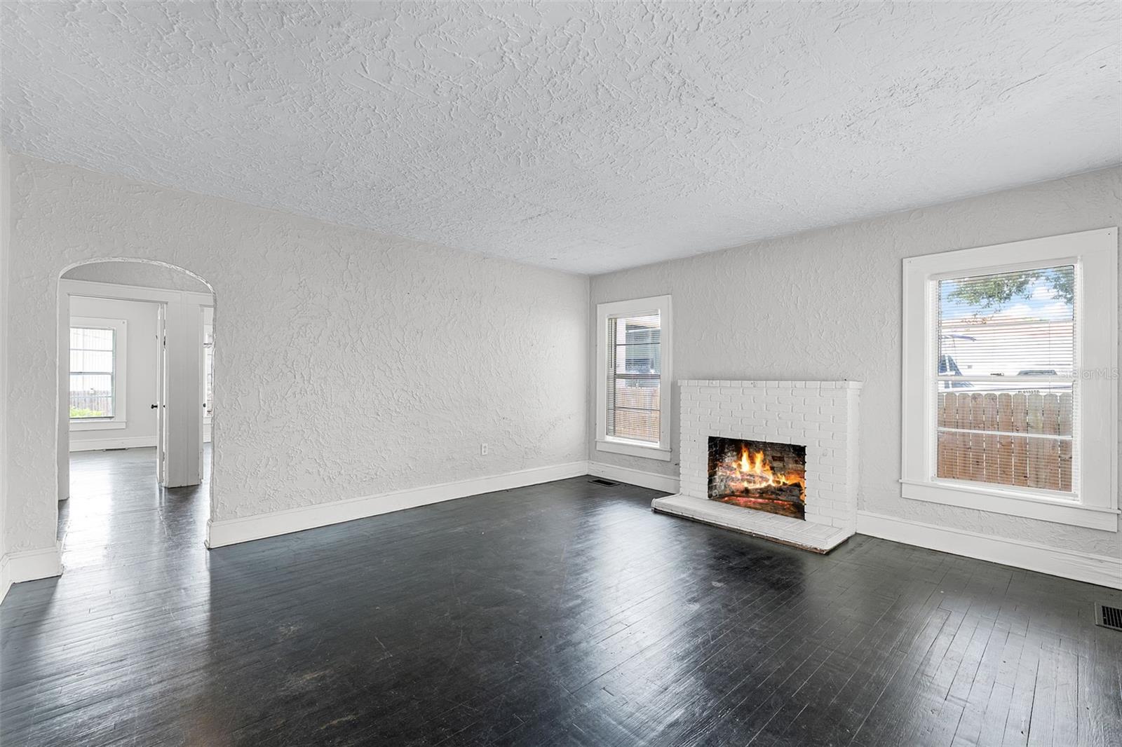 Image 5 of 43 For 25 Pinecrest Avenue