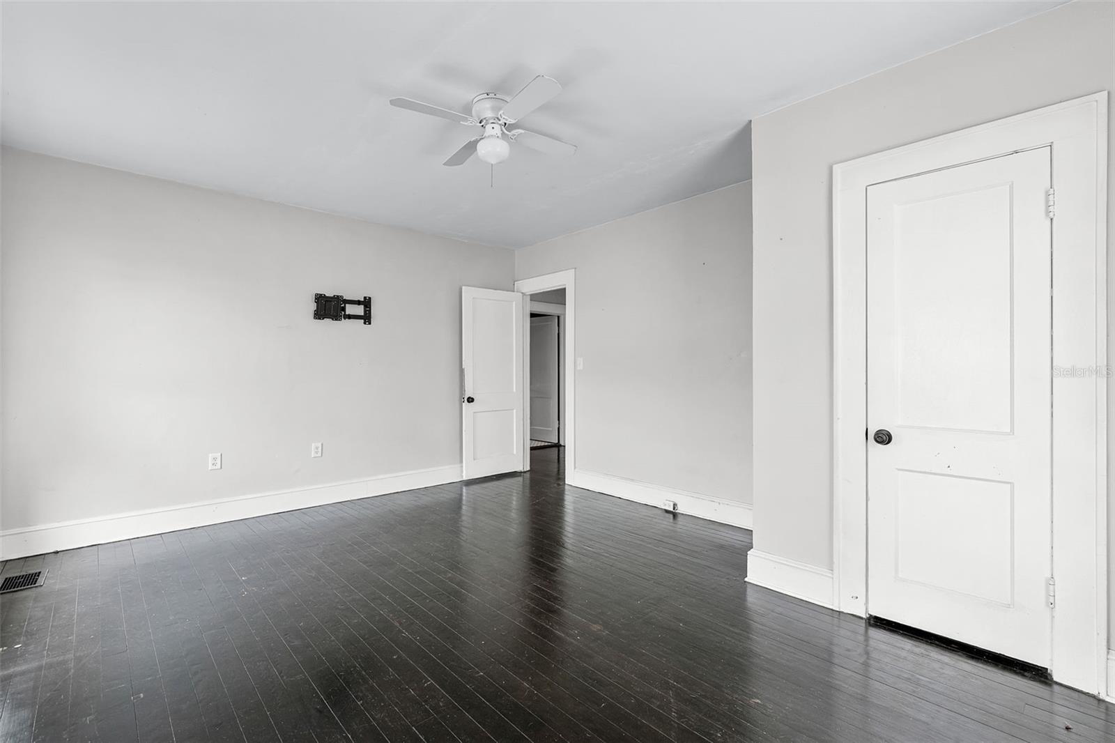 Image 6 of 43 For 25 Pinecrest Avenue