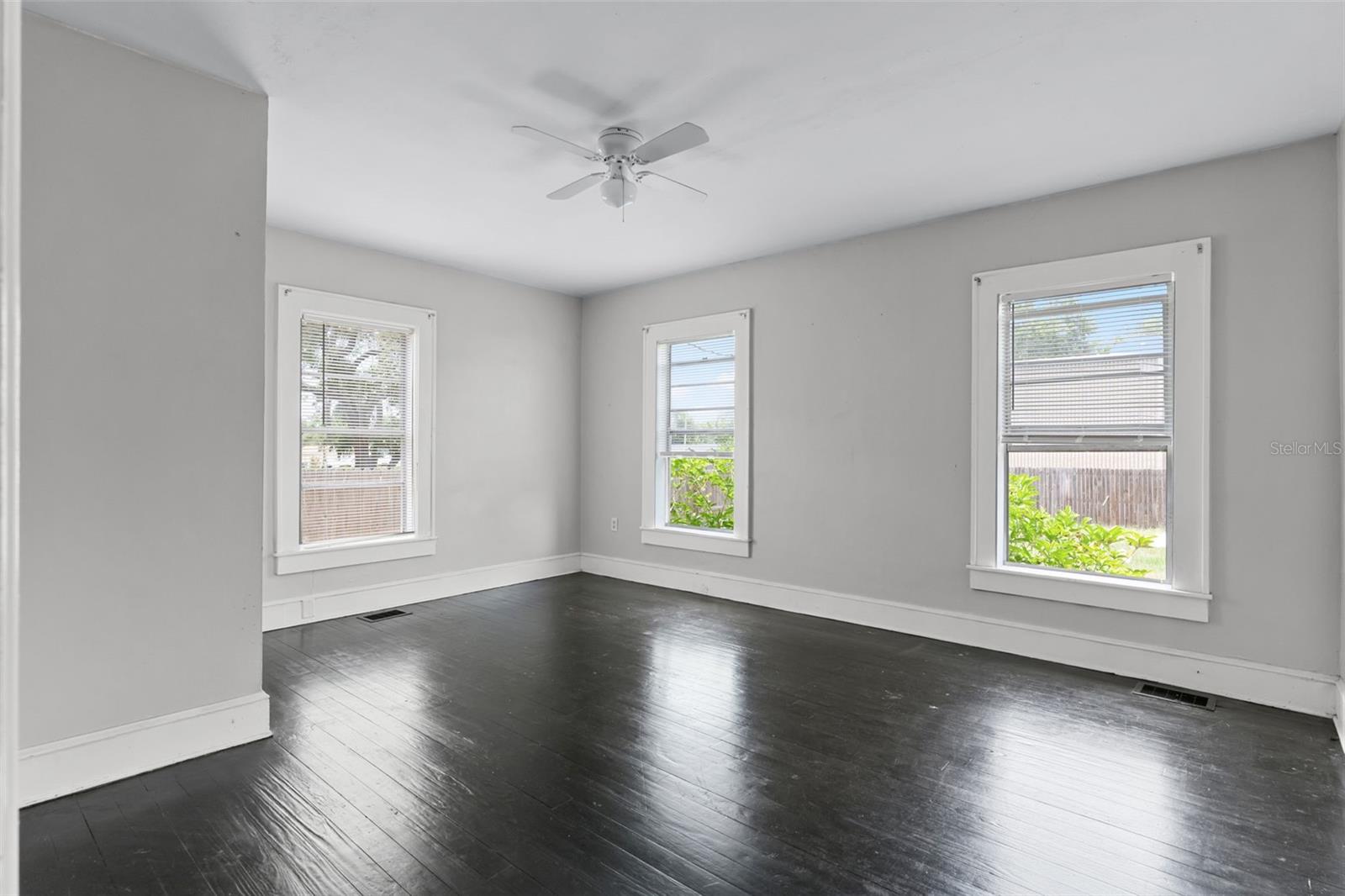 Image 9 of 43 For 25 Pinecrest Avenue