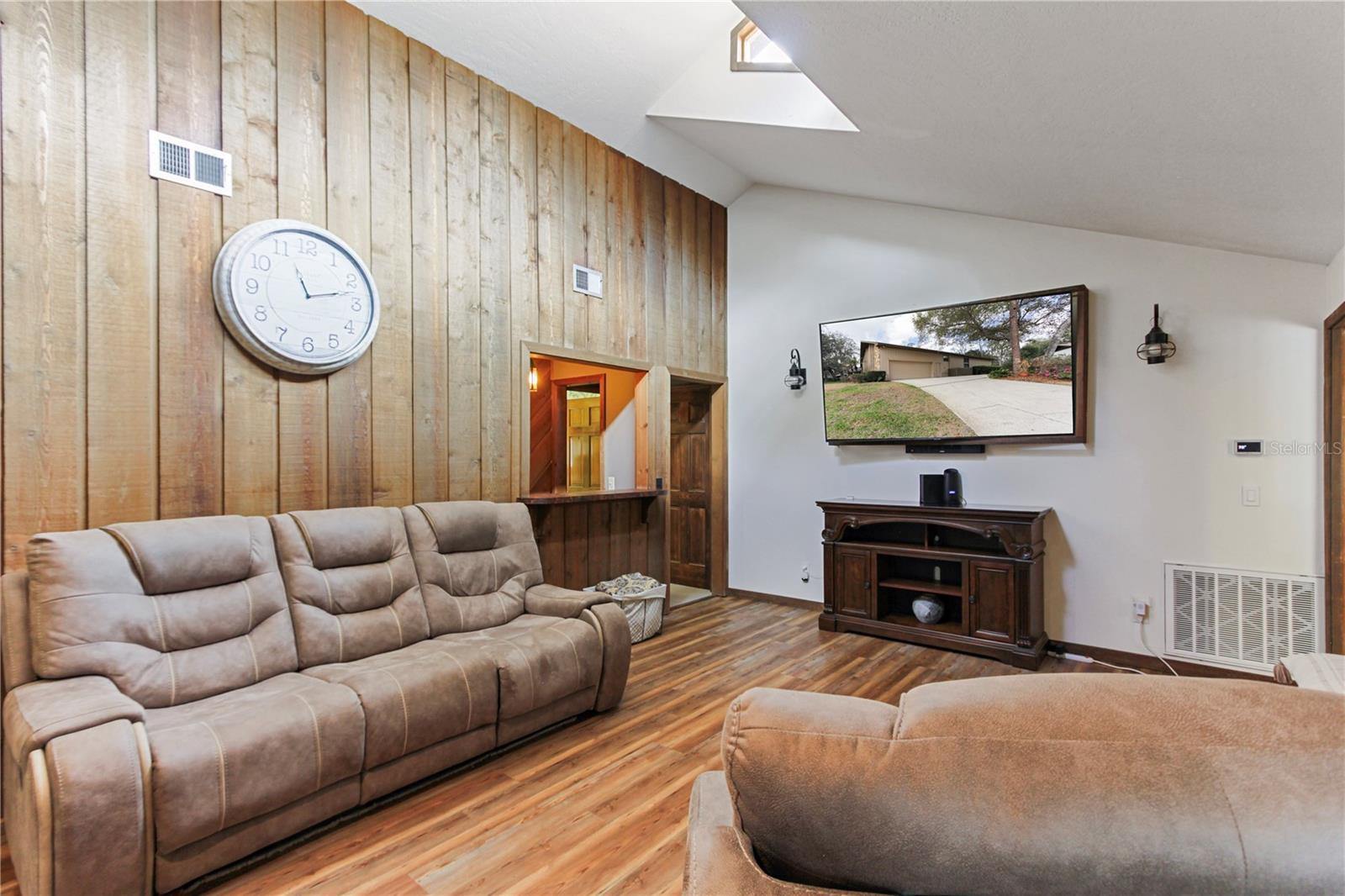 Image 16 of 41 For 308 Smokerise Boulevard