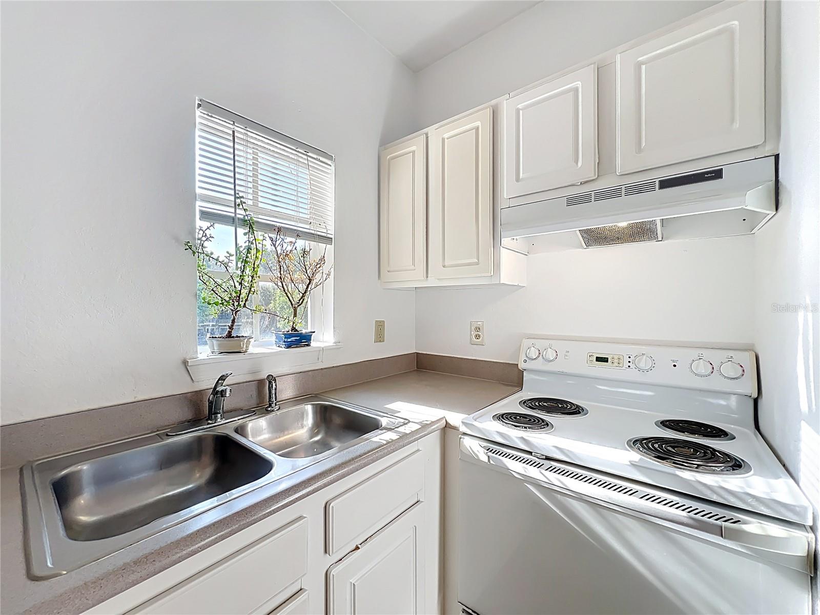 Image 21 of 66 For 174 Villa Di Este Terrace 200