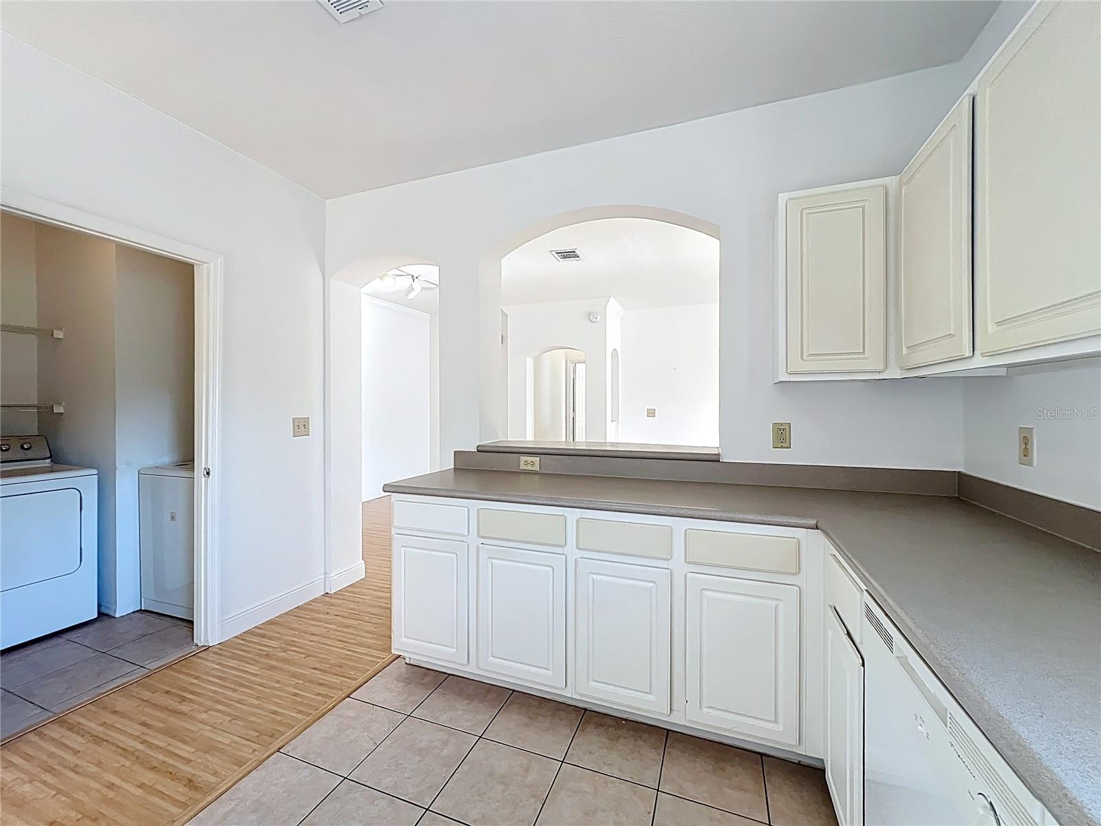 Image 23 of 66 For 174 Villa Di Este Terrace 200