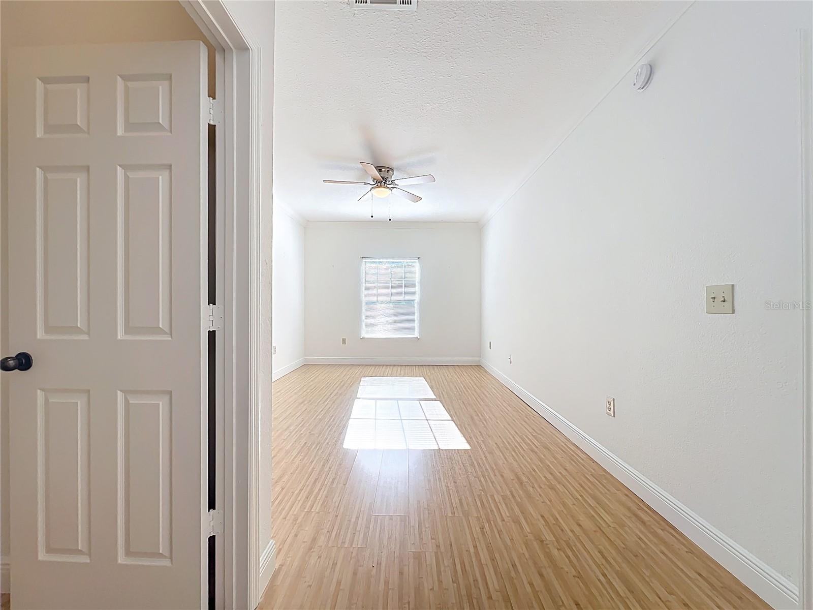 Image 25 of 66 For 174 Villa Di Este Terrace 200