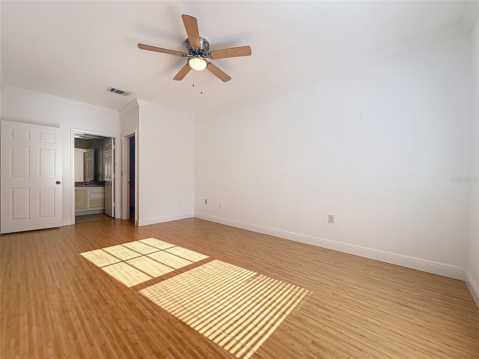 Image 27 of 66 For 174 Villa Di Este Terrace 200