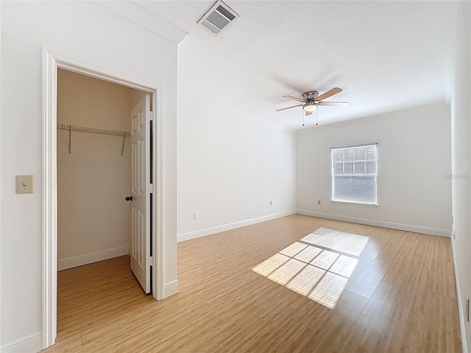 Image 30 of 66 For 174 Villa Di Este Terrace 200