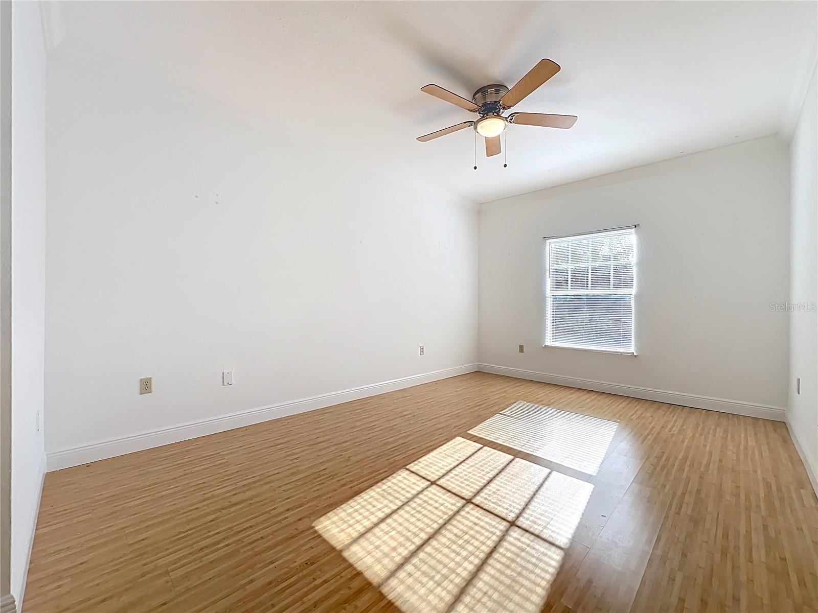 Image 31 of 66 For 174 Villa Di Este Terrace 200