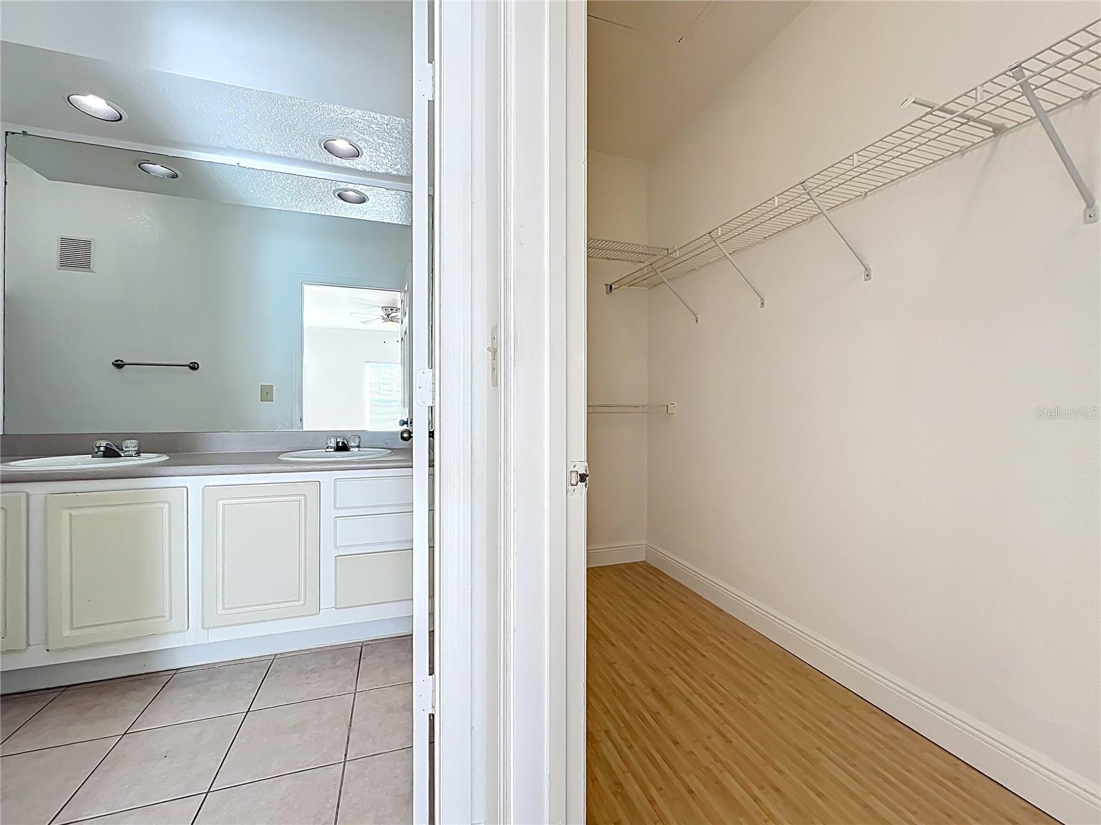 Image 33 of 66 For 174 Villa Di Este Terrace 200