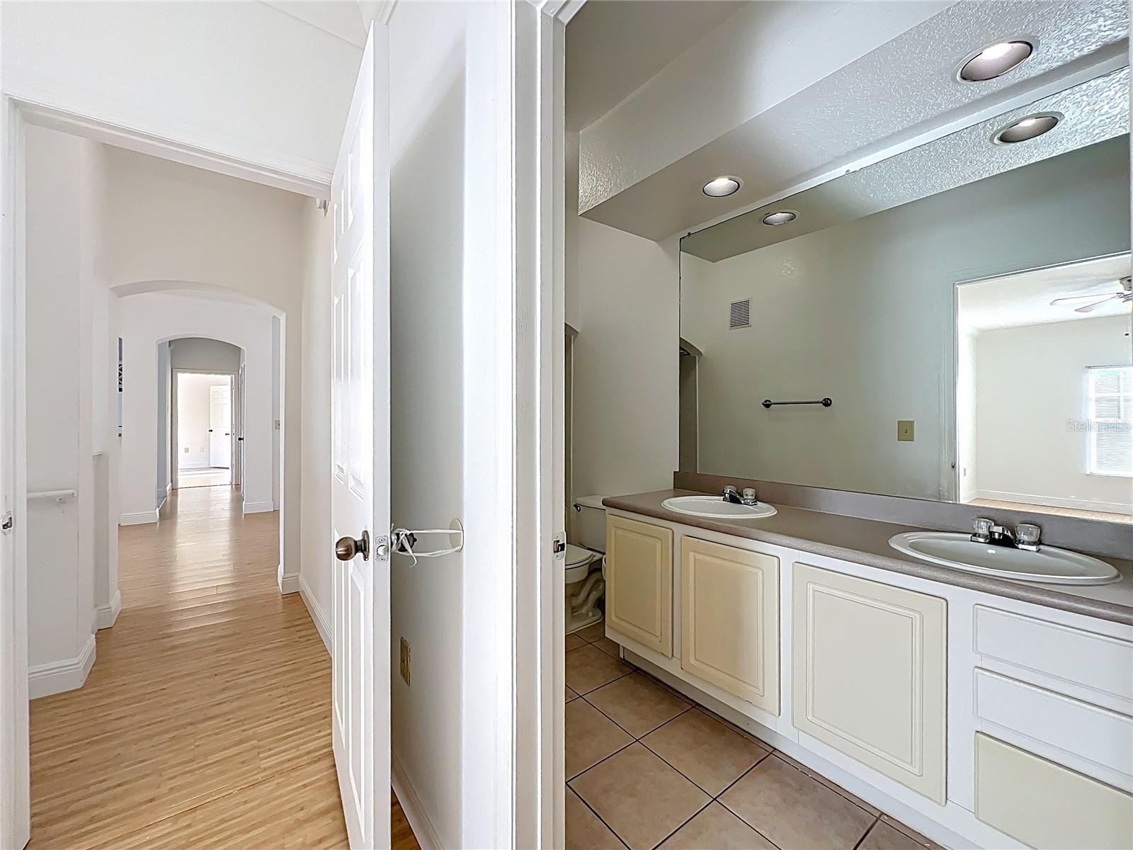 Image 34 of 66 For 174 Villa Di Este Terrace 200