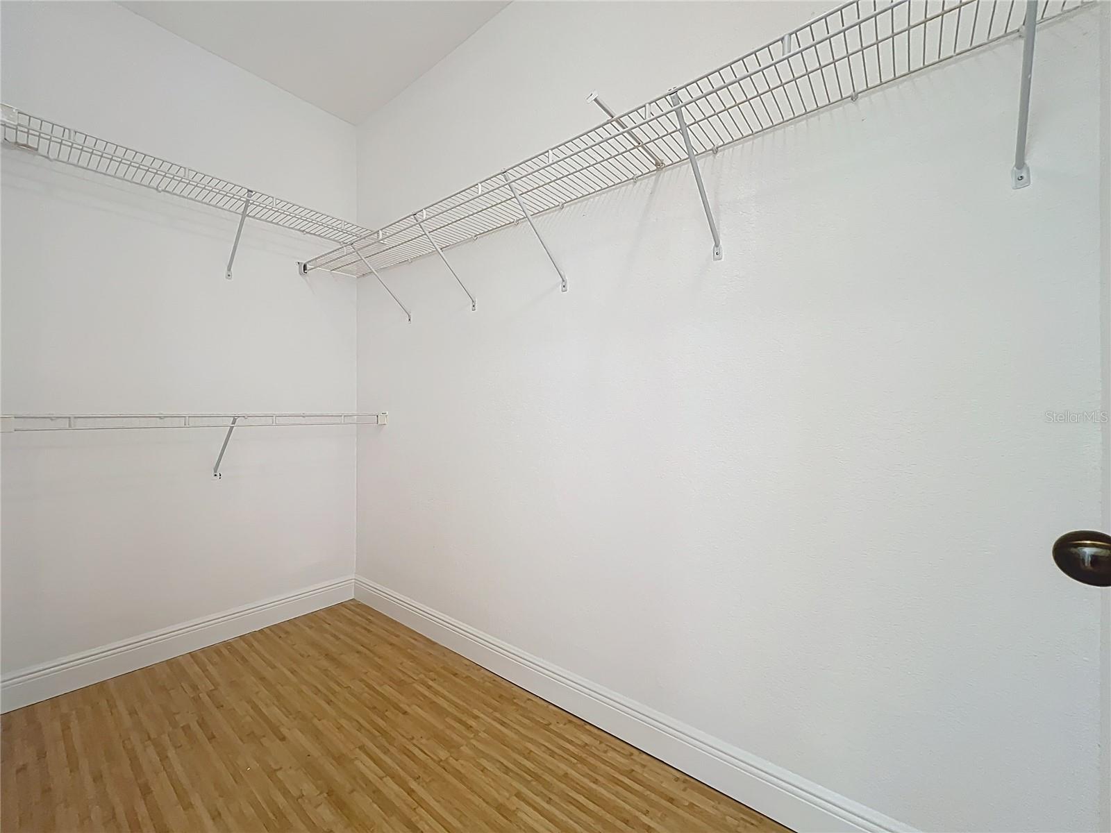 Image 39 of 66 For 174 Villa Di Este Terrace 200