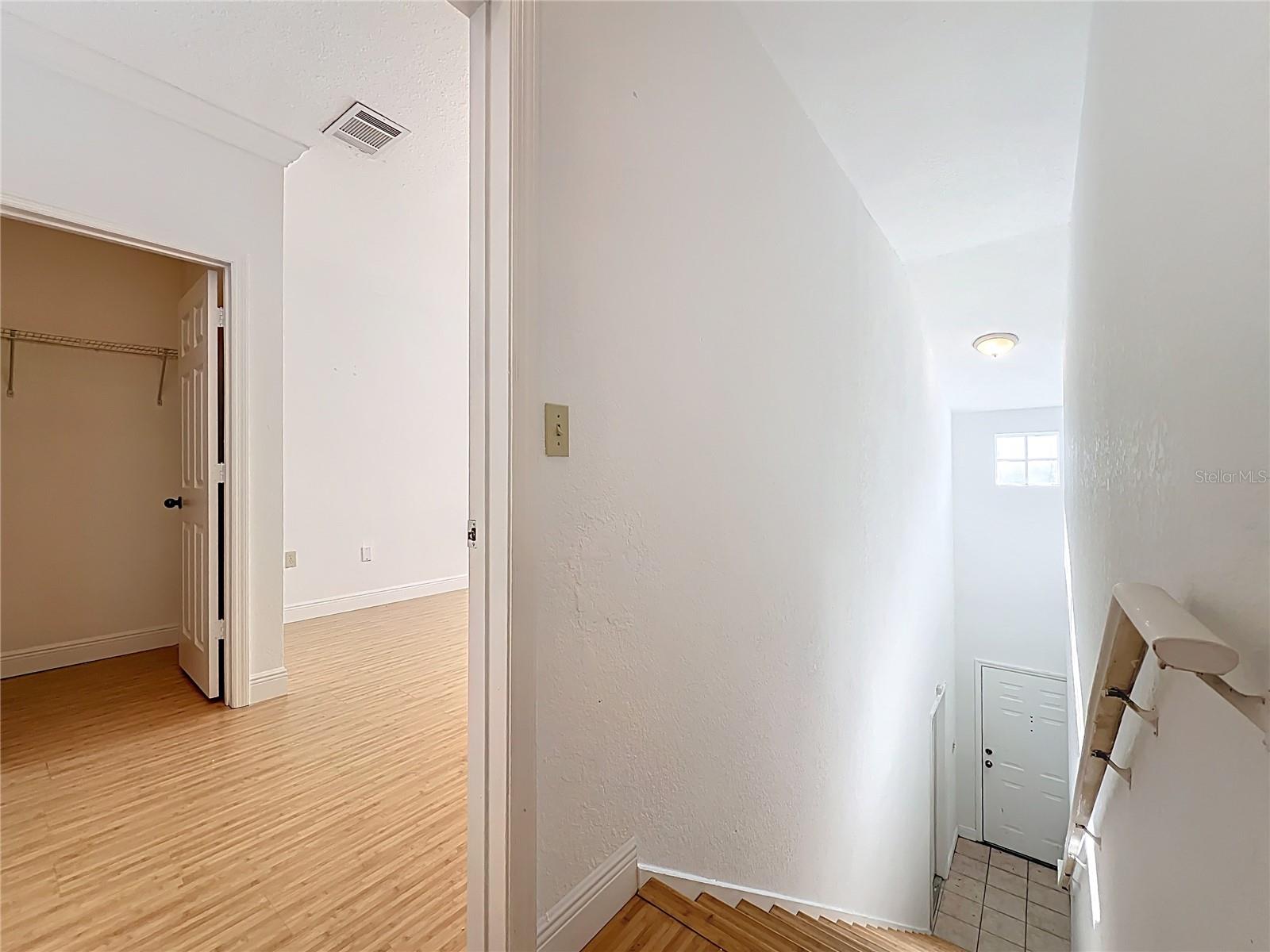 Image 4 of 66 For 174 Villa Di Este Terrace 200