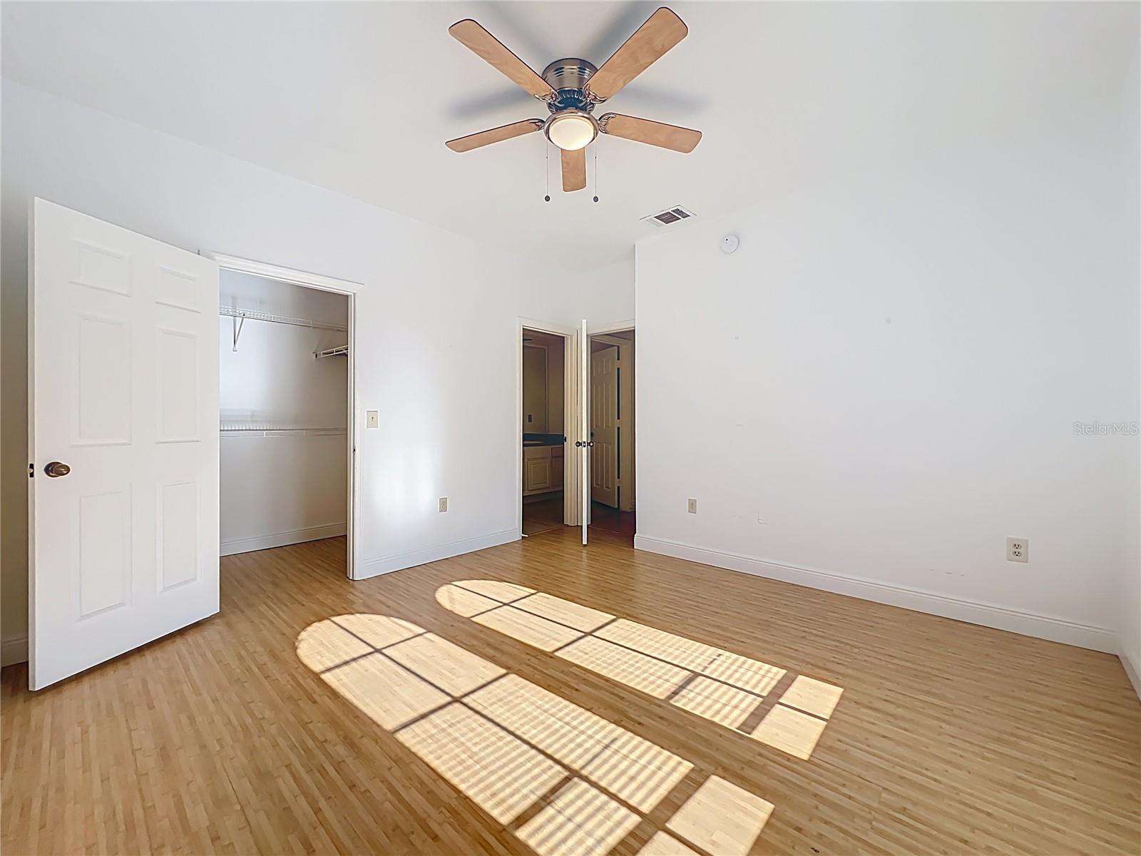 Image 40 of 66 For 174 Villa Di Este Terrace 200