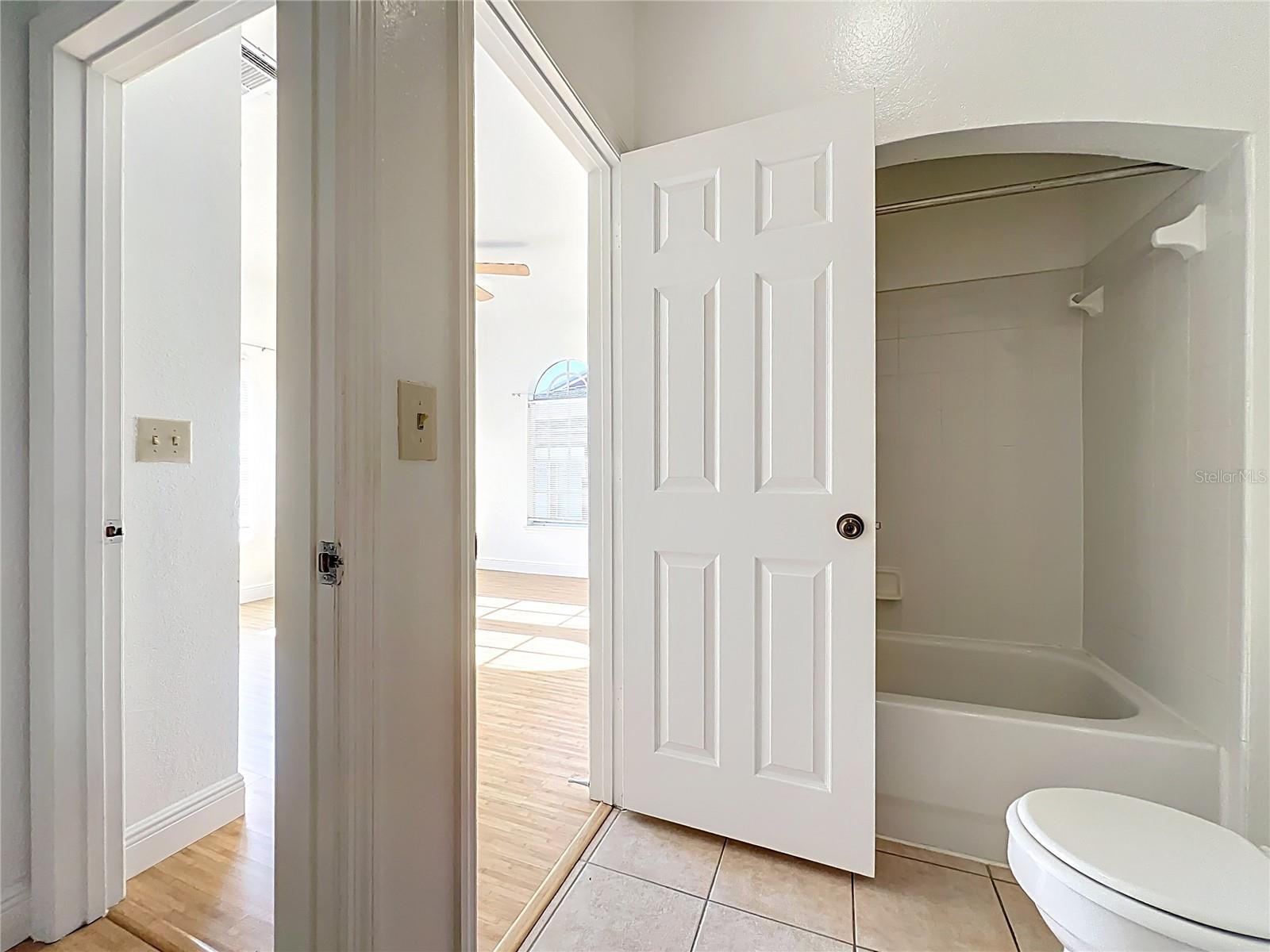 Image 45 of 66 For 174 Villa Di Este Terrace 200