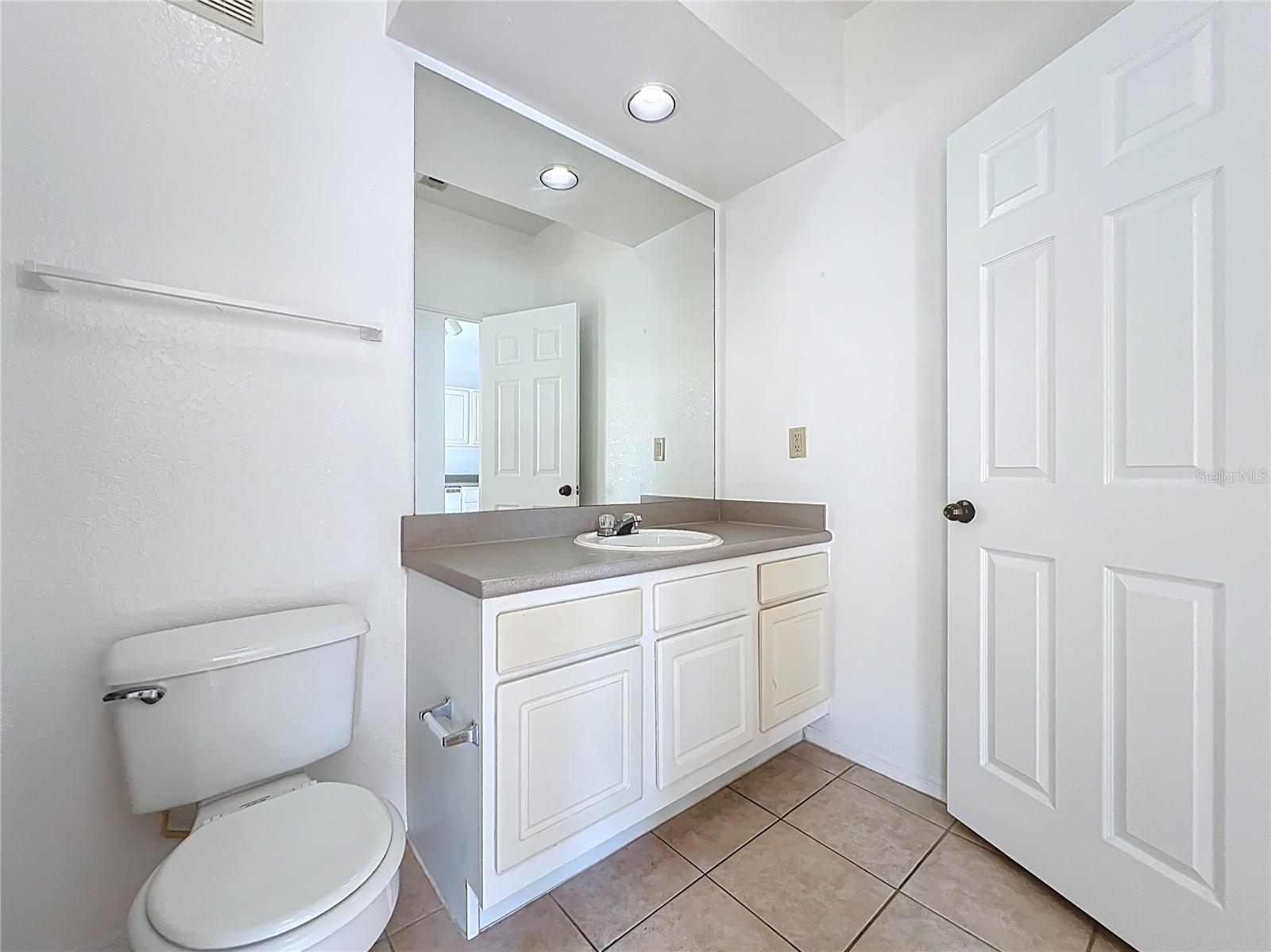 Image 46 of 66 For 174 Villa Di Este Terrace 200